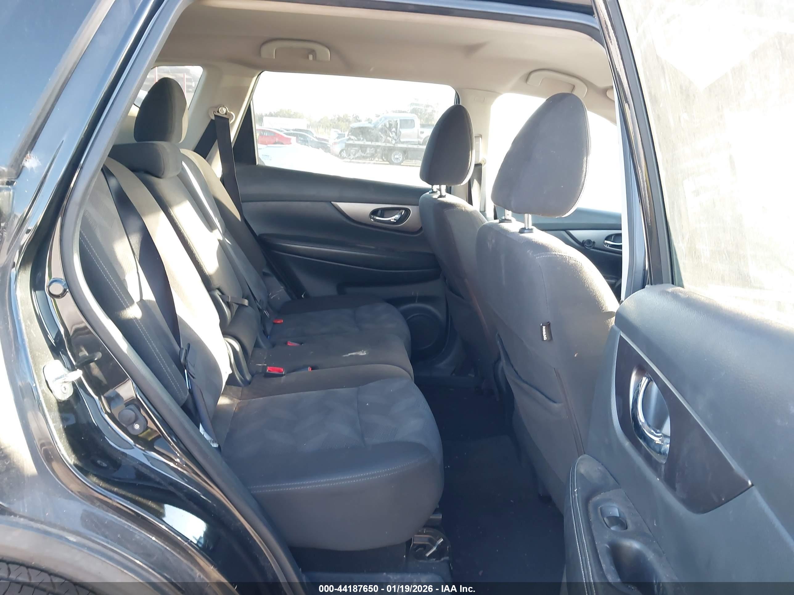 NISSAN ROGUE image 8