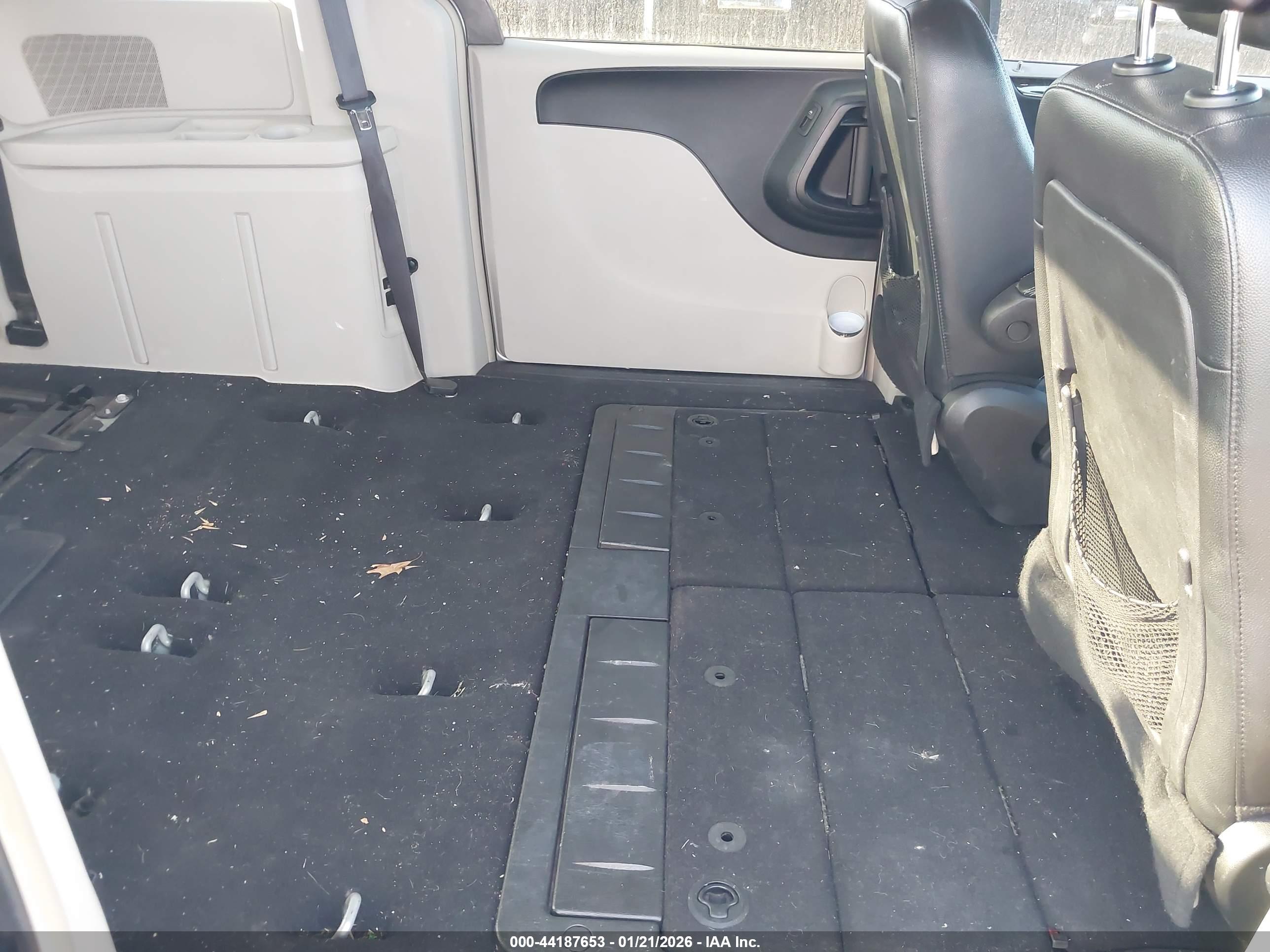 CHRYSLER TOWN image 8