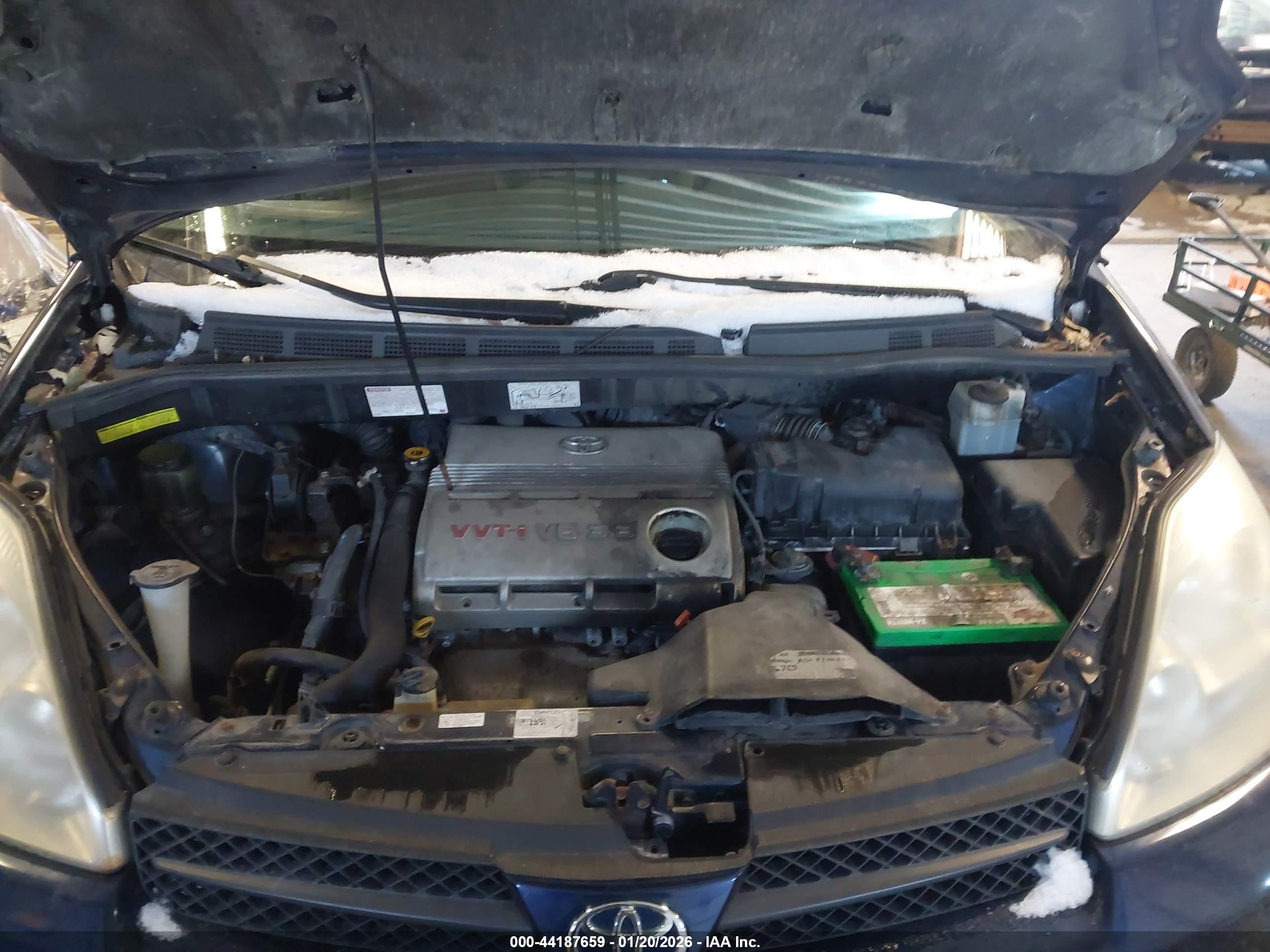 TOYOTA SIENNA image 10