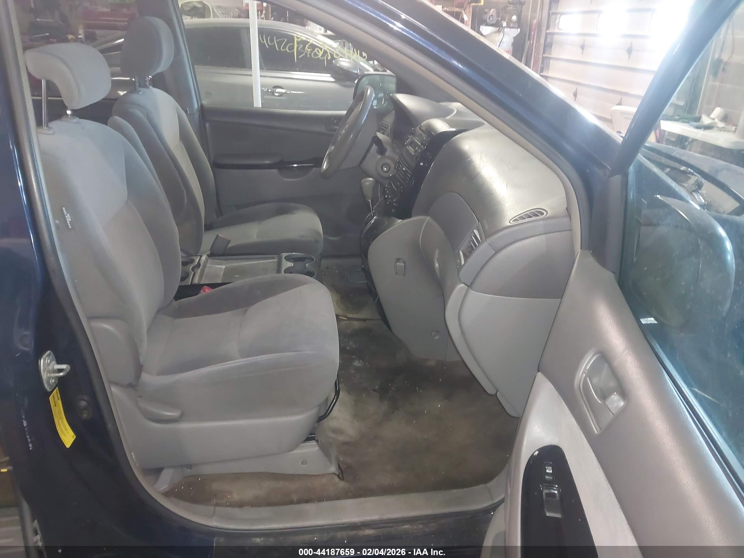 TOYOTA SIENNA image 5