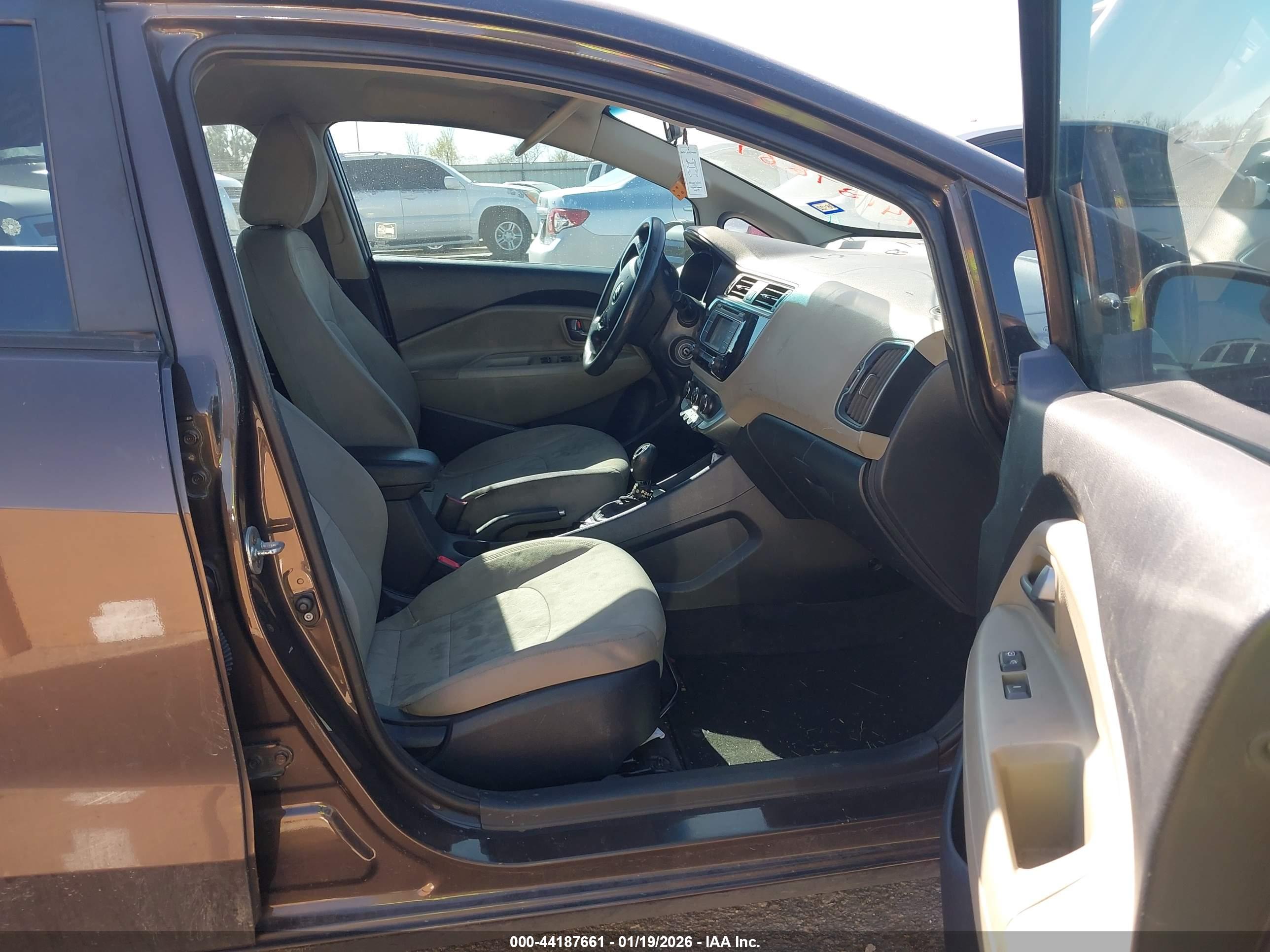 KIA RIO image 5