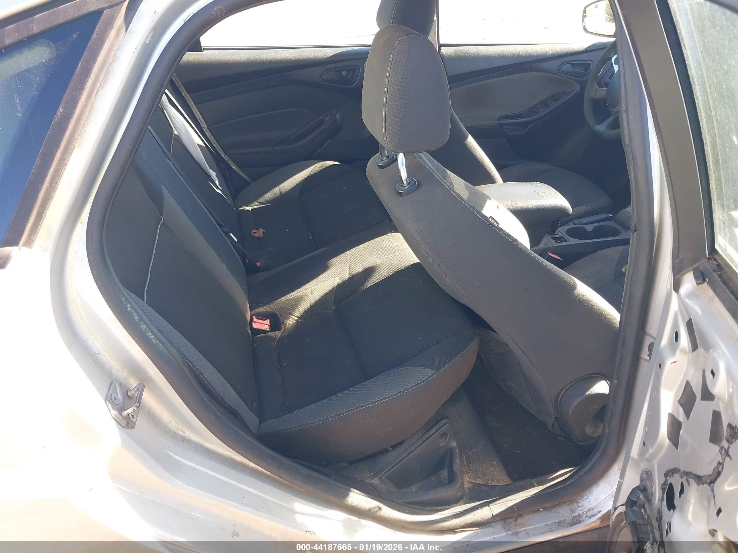 FORD FOCUS image 8