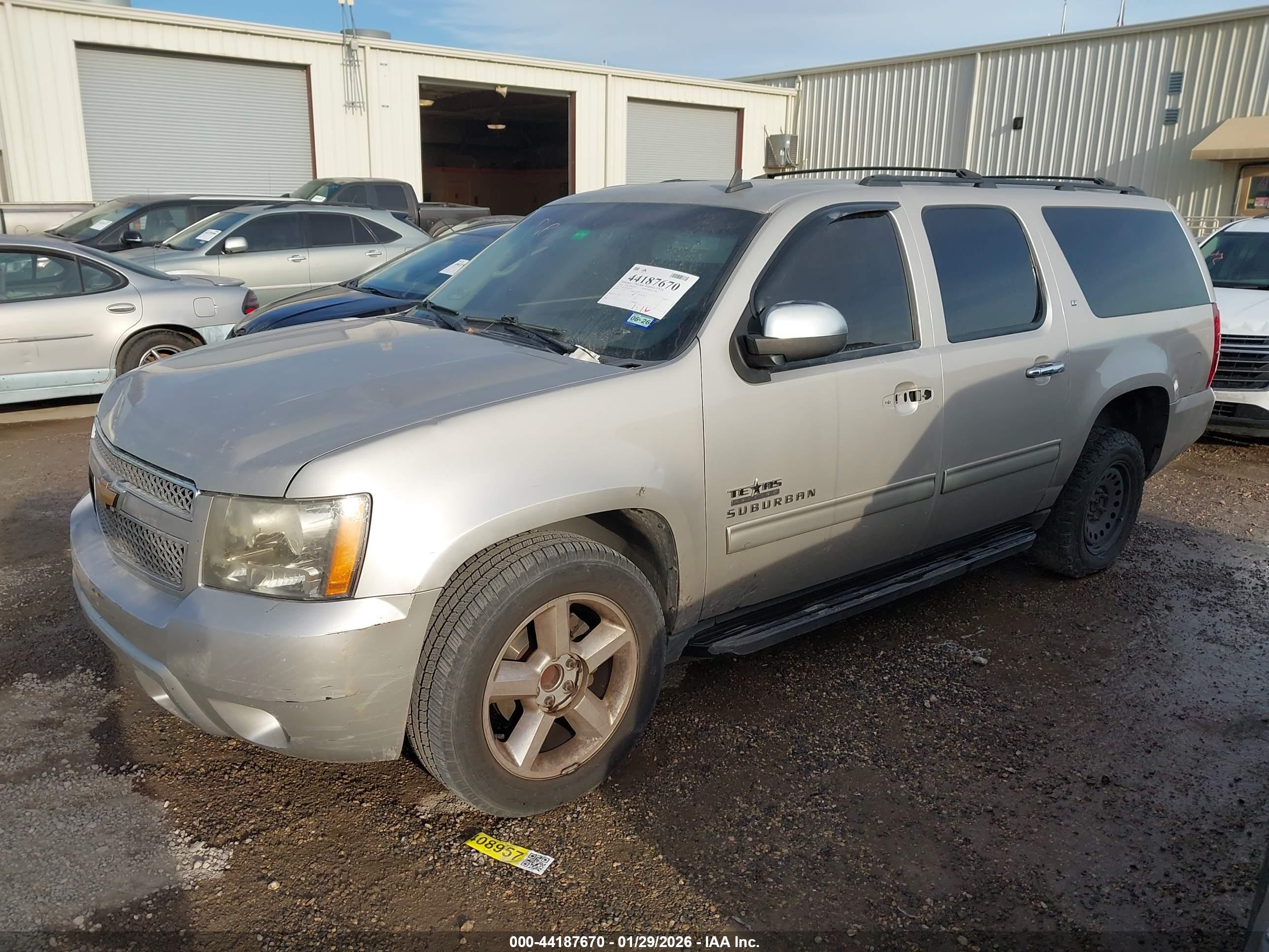 CHEVROLET SUBURBAN image 2