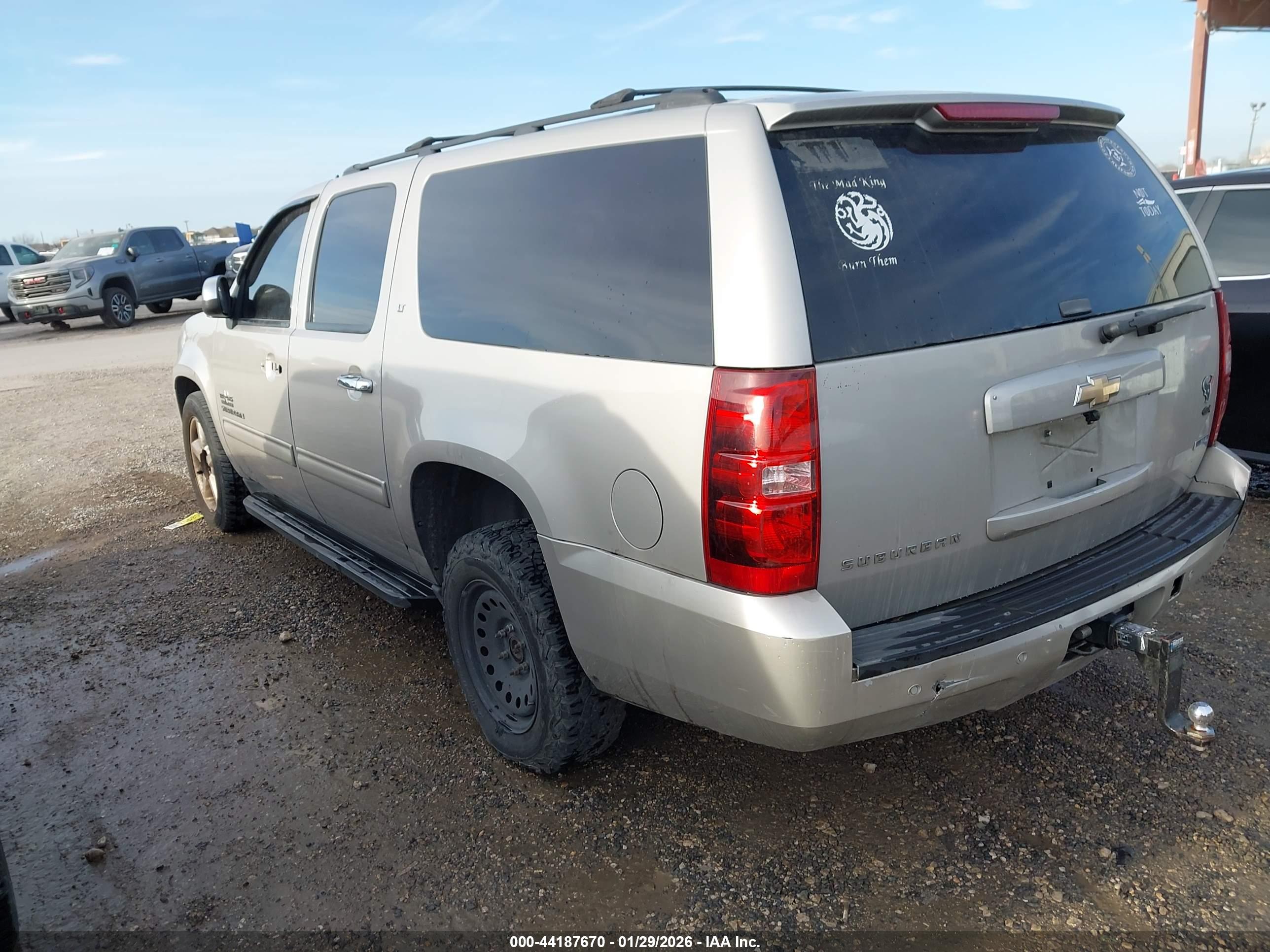 CHEVROLET SUBURBAN image 3