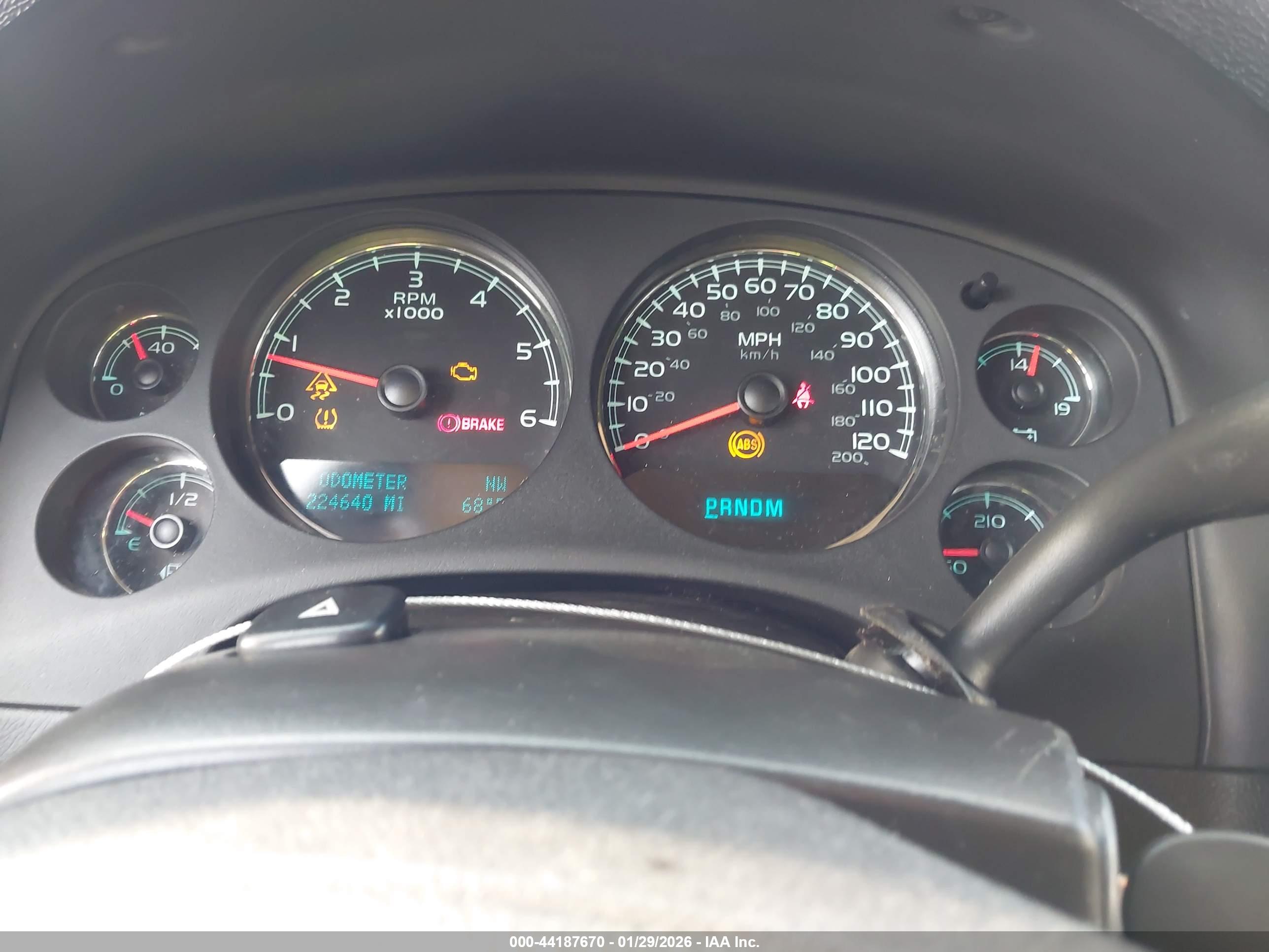 CHEVROLET SUBURBAN image 7