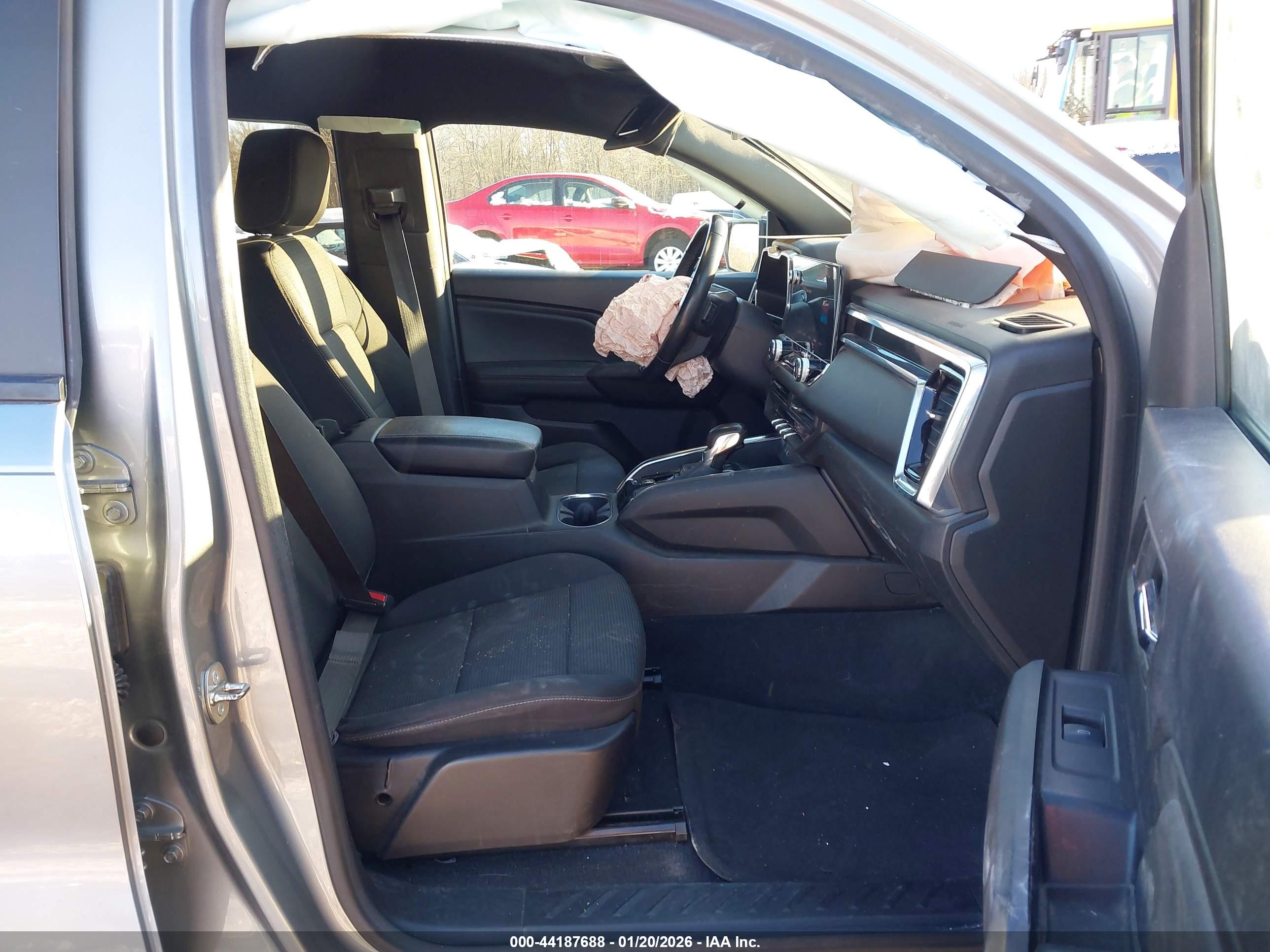 GMC CANYON image 5