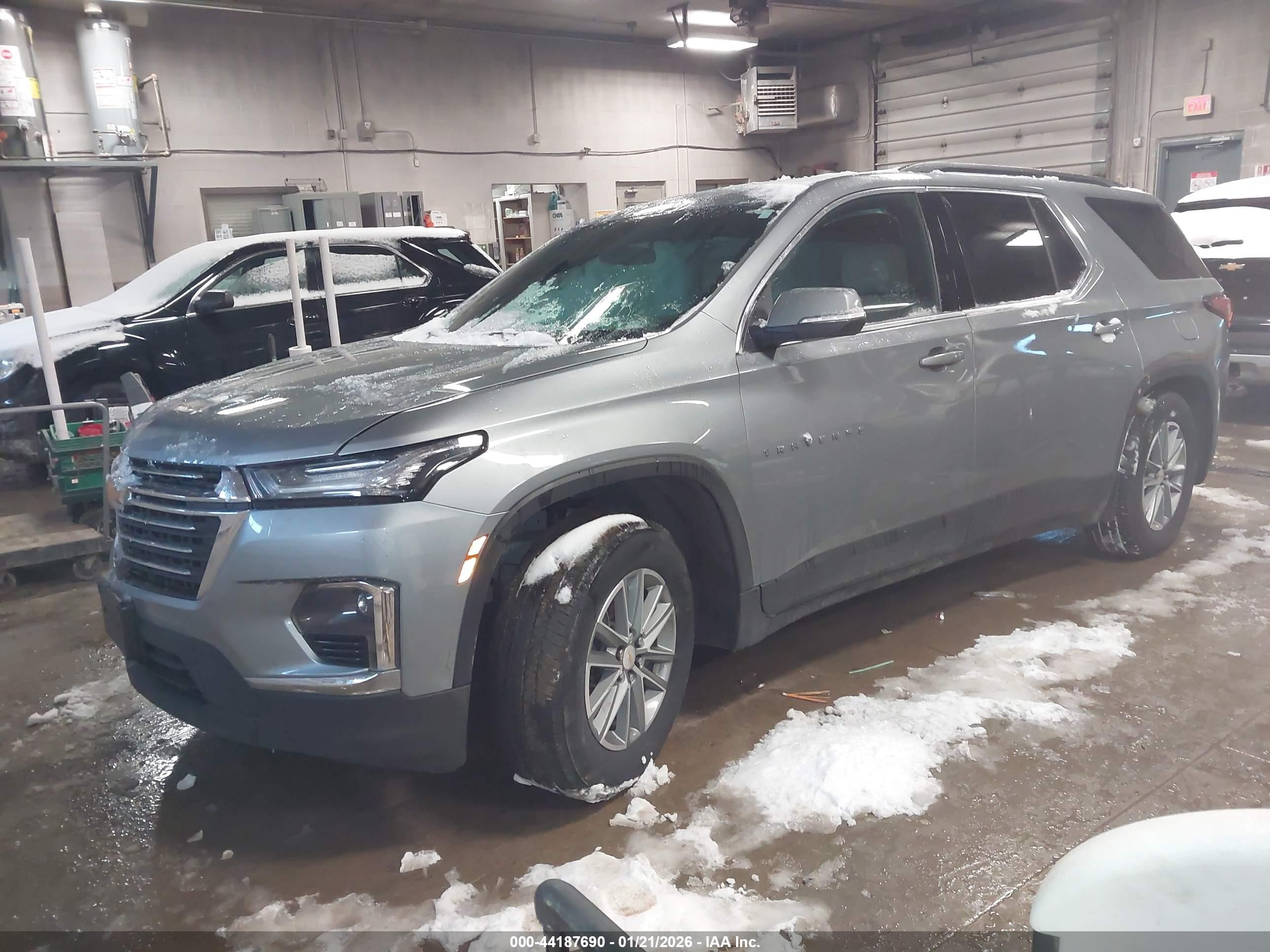 CHEVROLET TRAVERSE image 2
