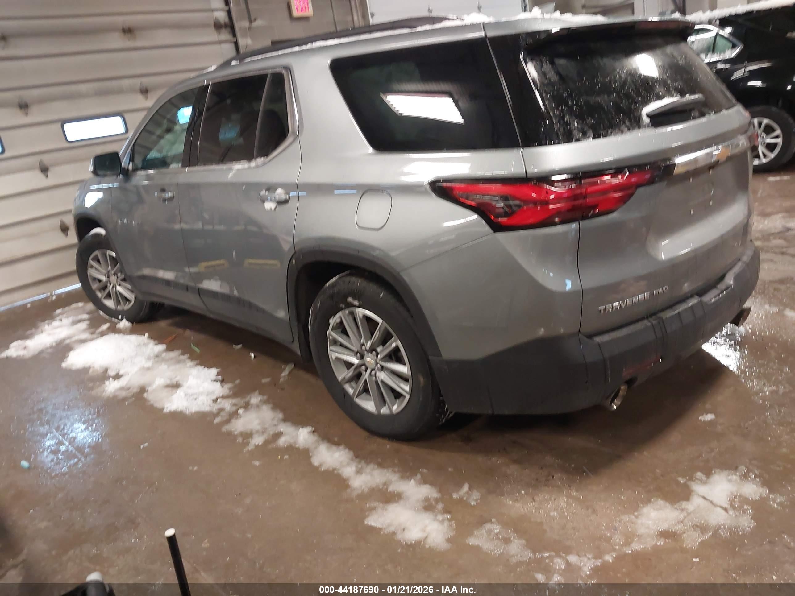 CHEVROLET TRAVERSE image 3