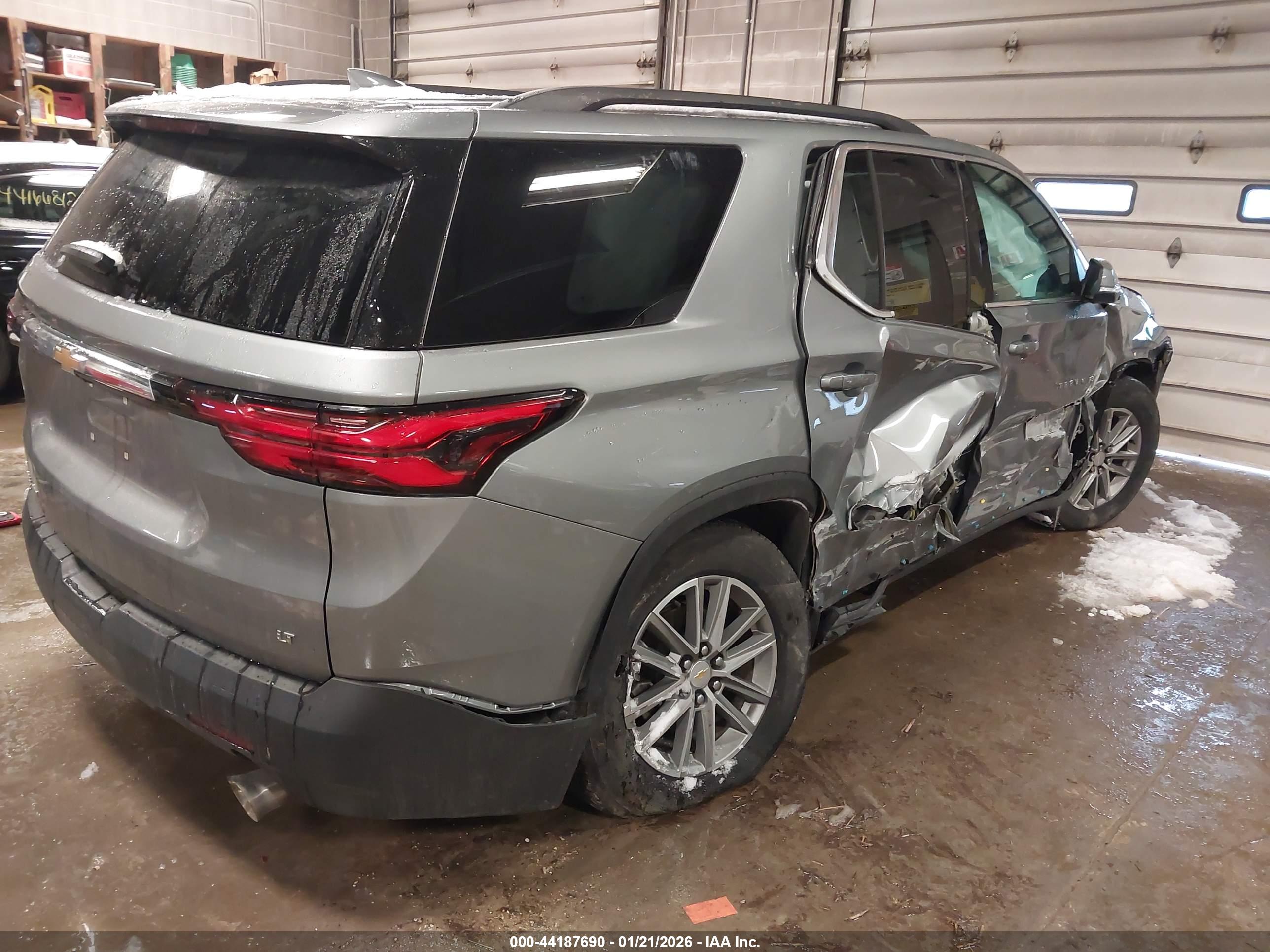 CHEVROLET TRAVERSE image 4
