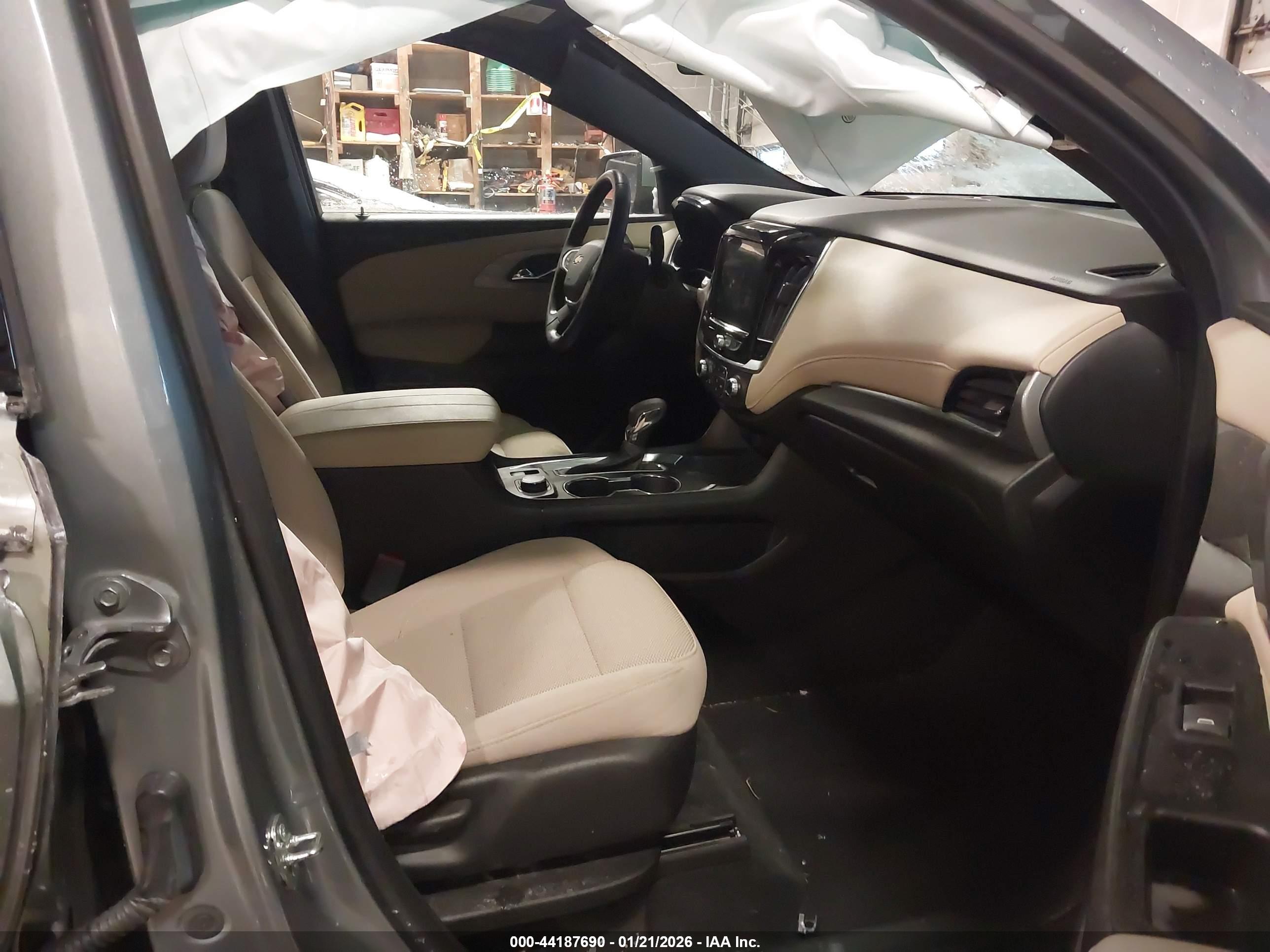 CHEVROLET TRAVERSE image 5