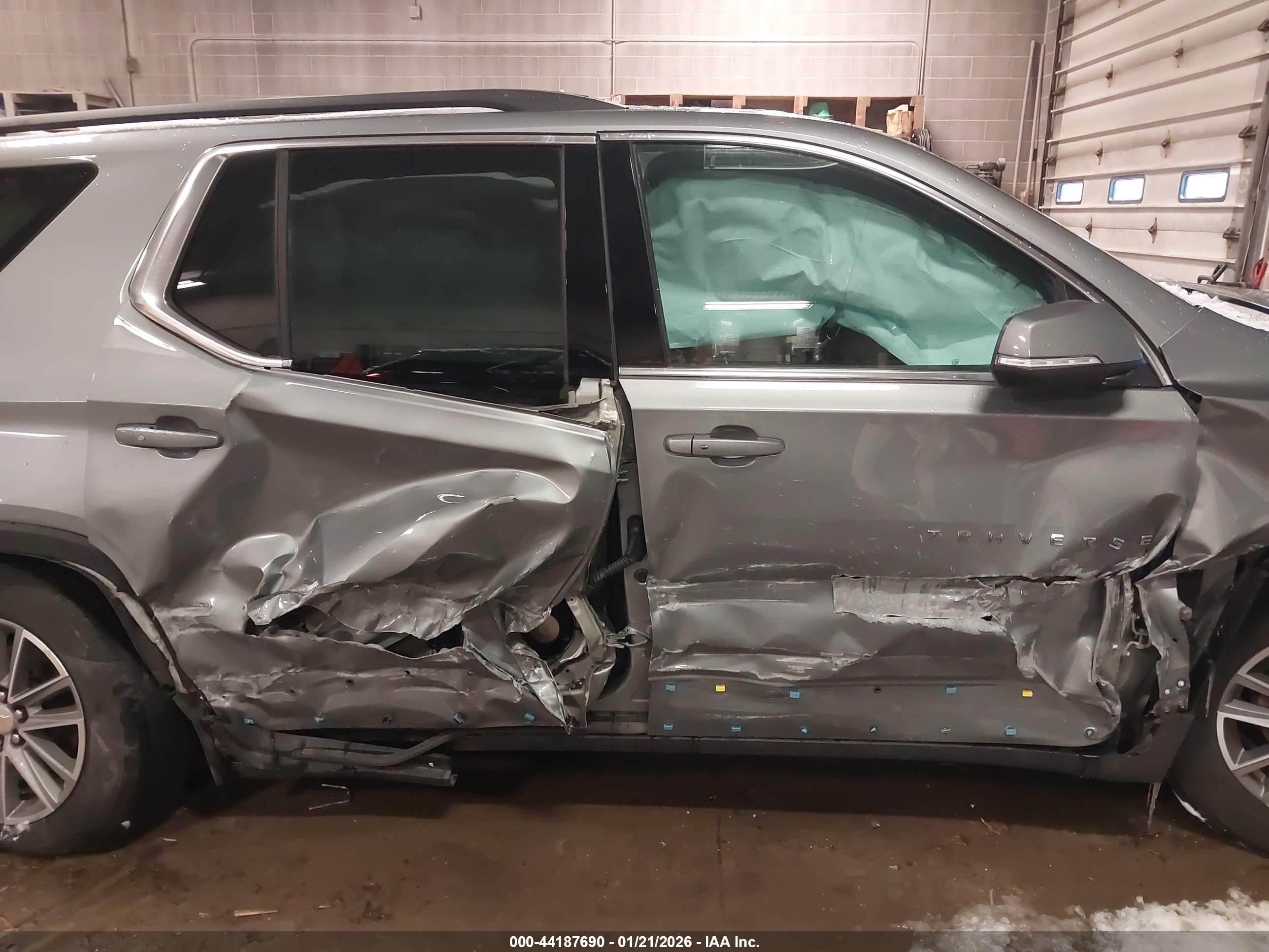 CHEVROLET TRAVERSE image 6