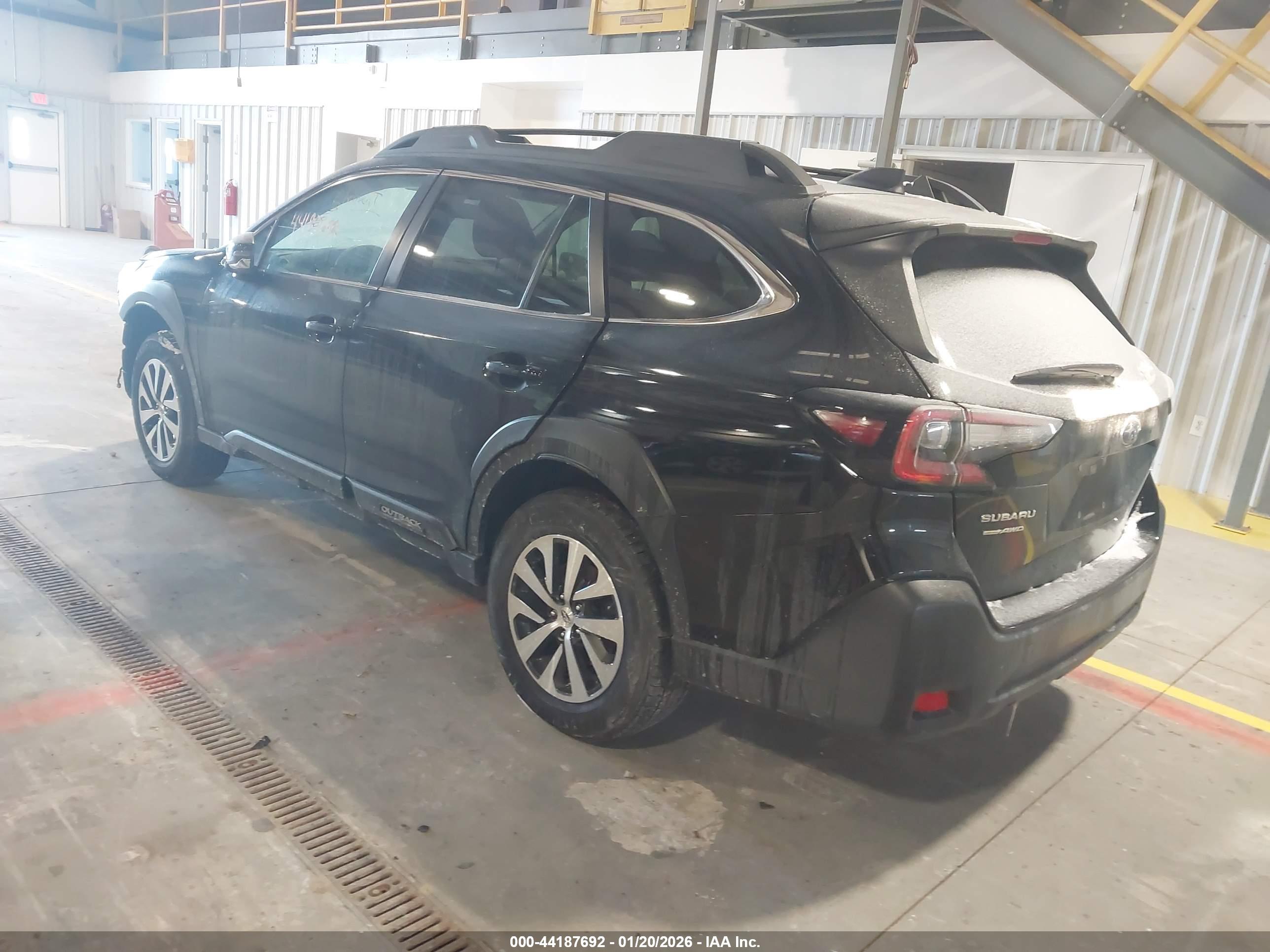 SUBARU OUTBACK image 3