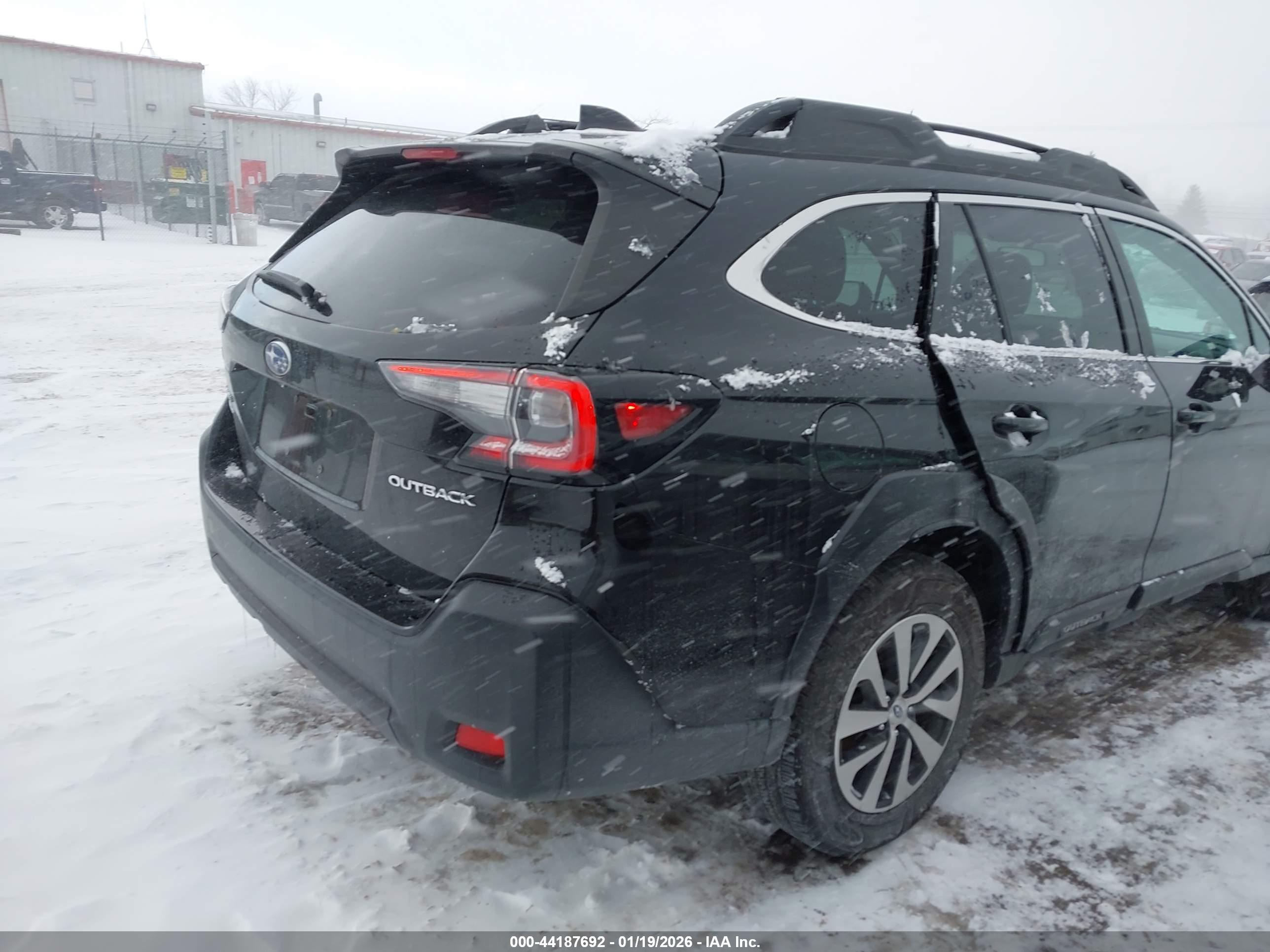 SUBARU OUTBACK image 4