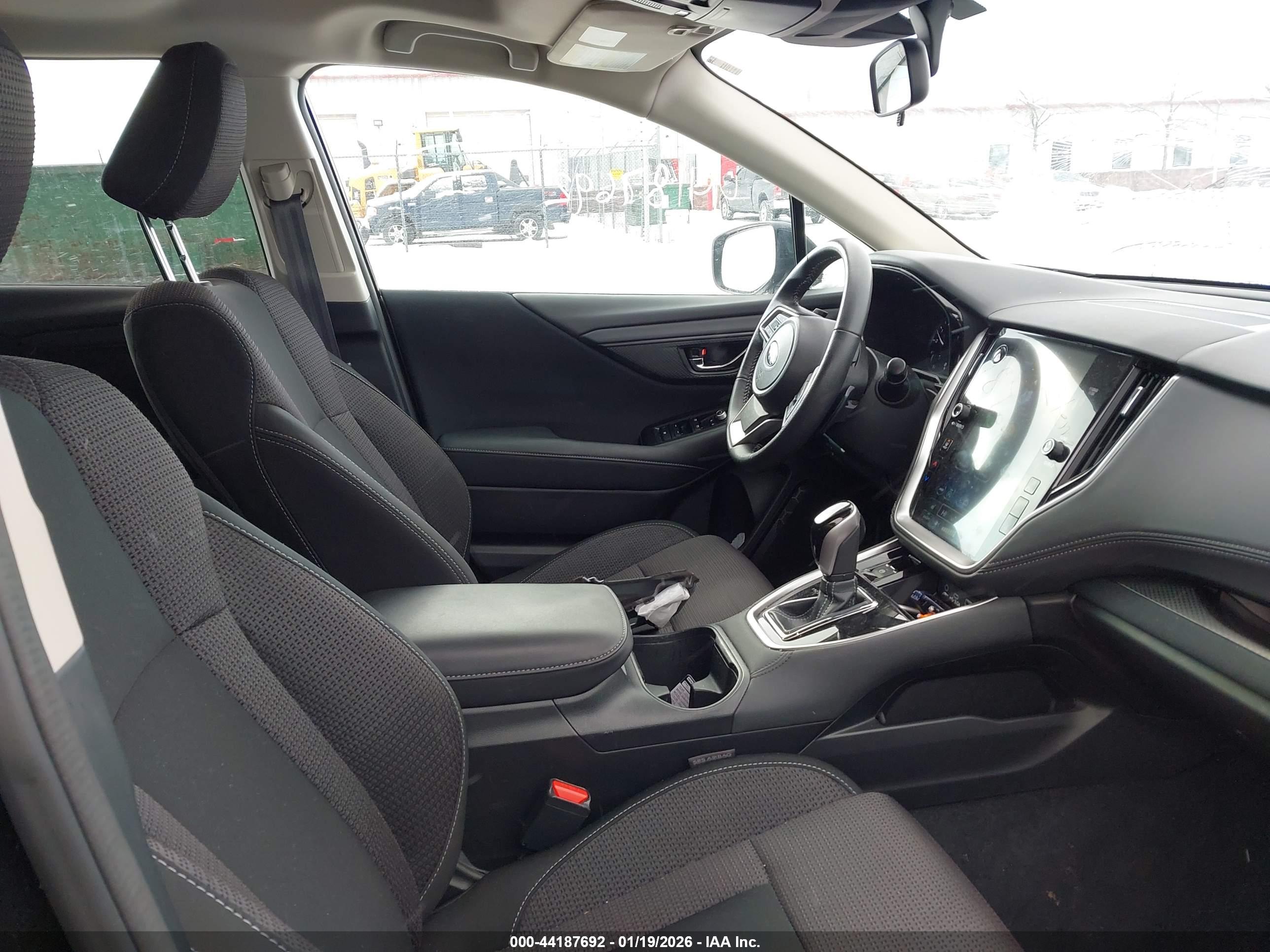 SUBARU OUTBACK image 5