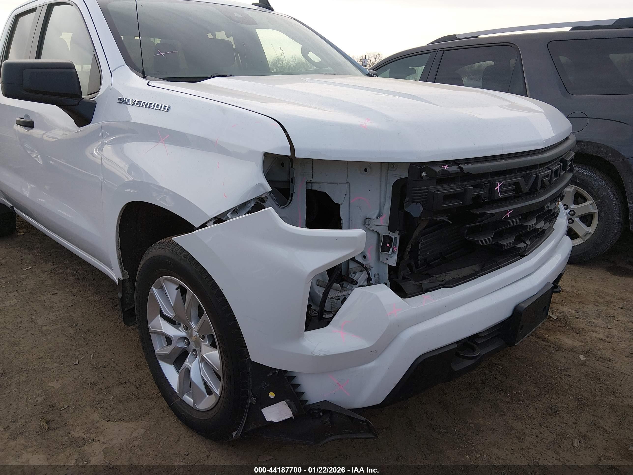 CHEVROLET SILVERADO image 6