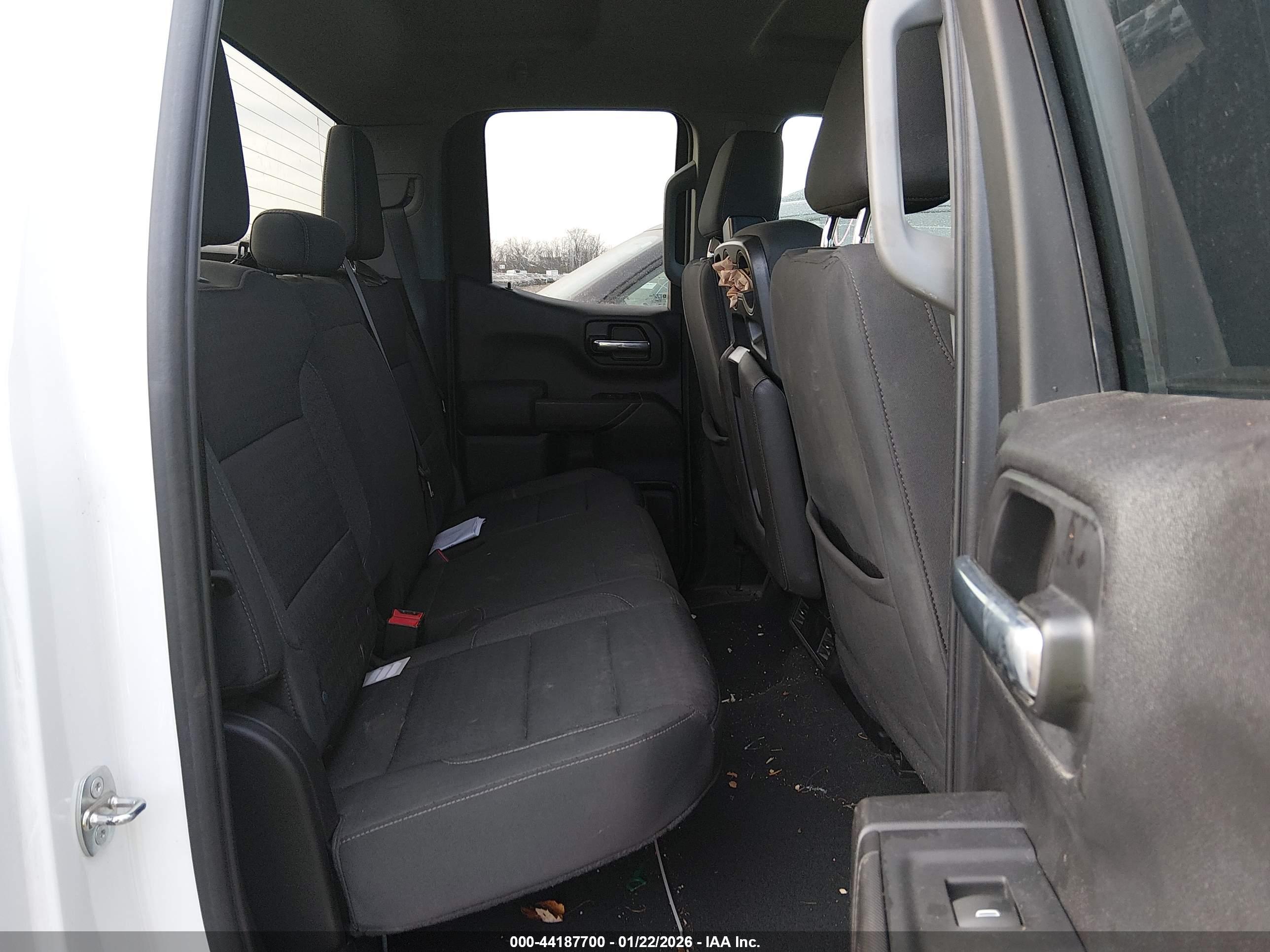 CHEVROLET SILVERADO image 8