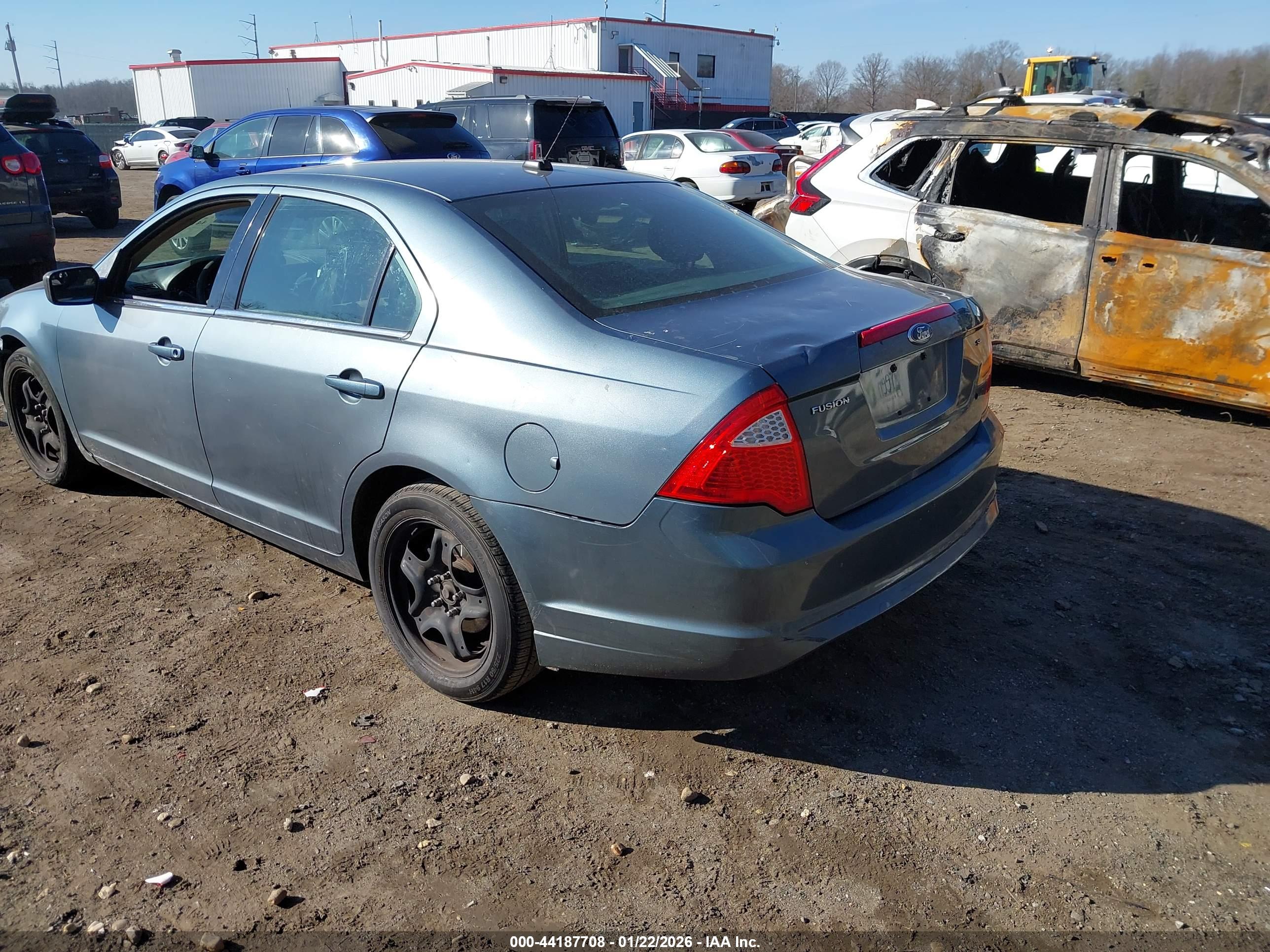 FORD FUSION image 3