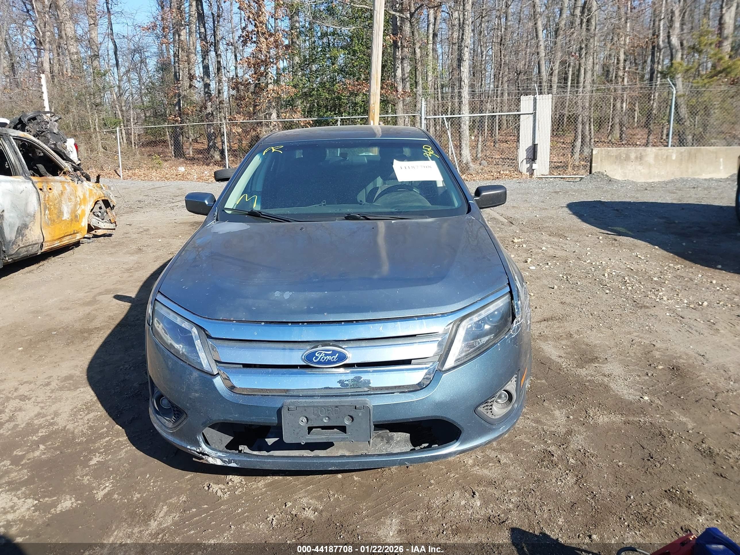 FORD FUSION image 6