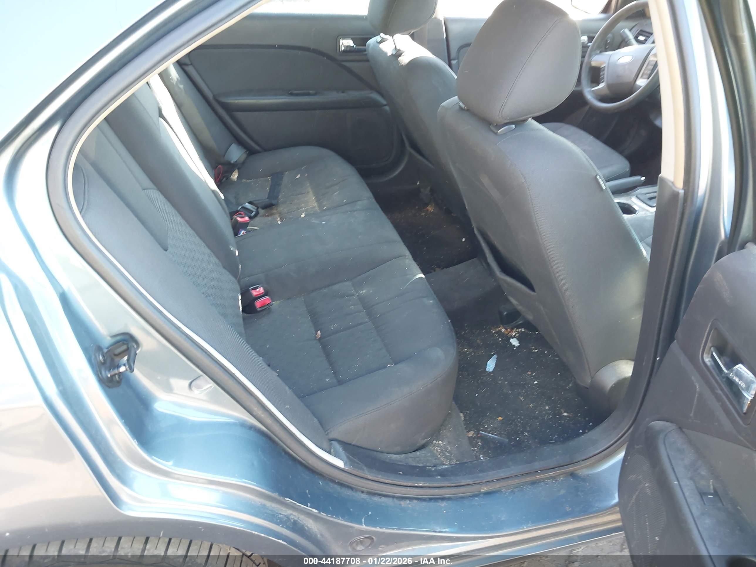 FORD FUSION image 8