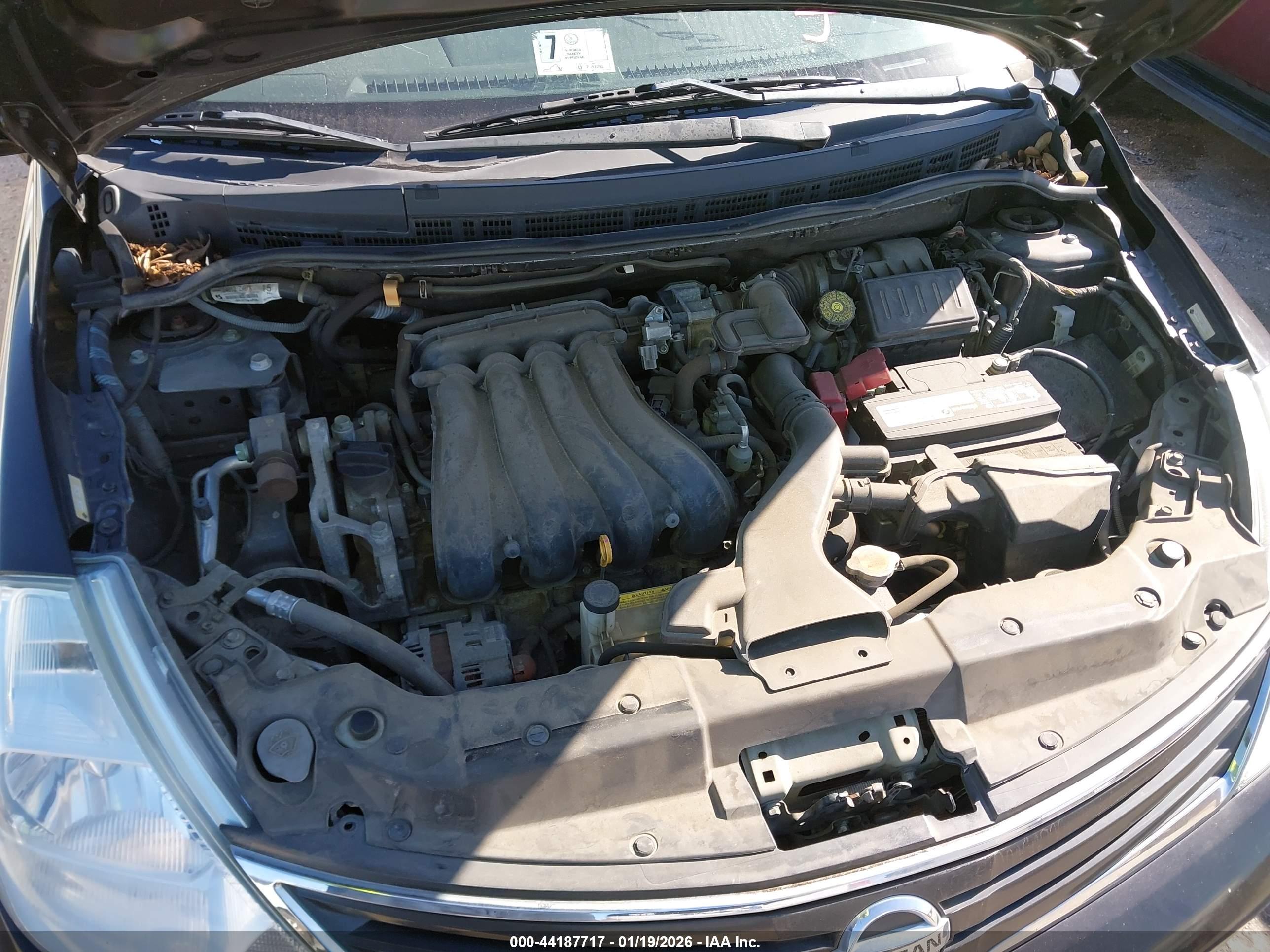 NISSAN VERSA image 10