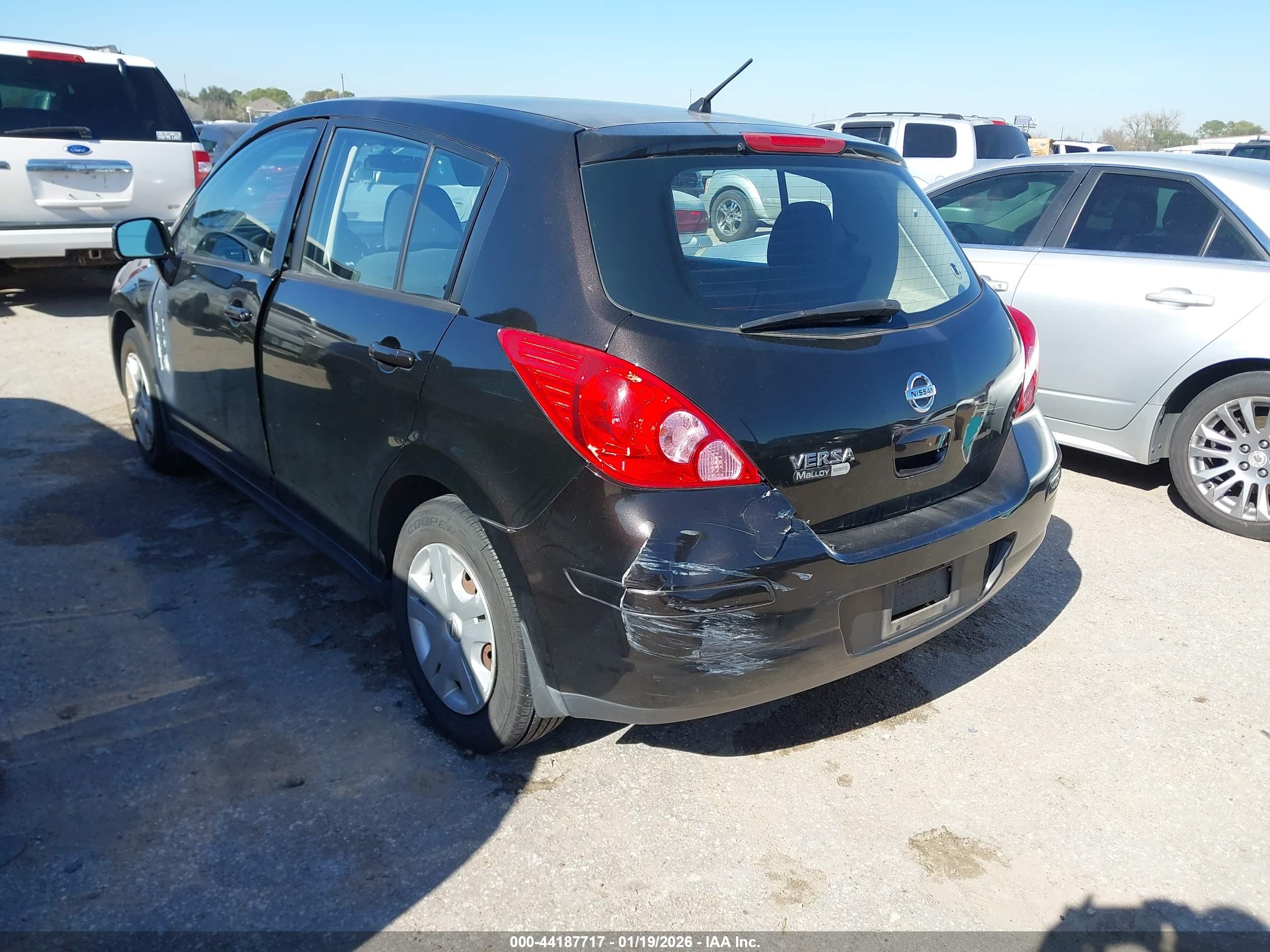 NISSAN VERSA image 3