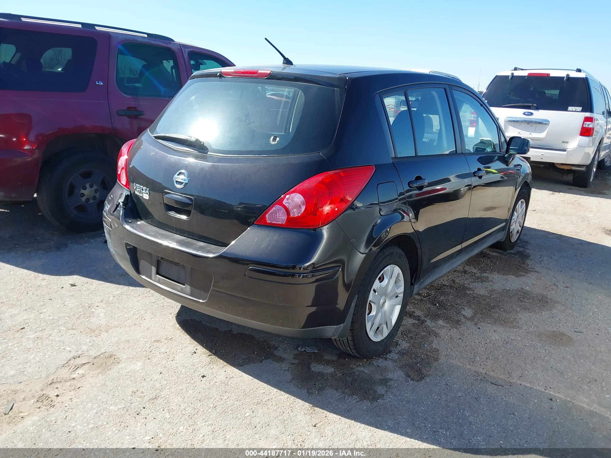 NISSAN VERSA image 4