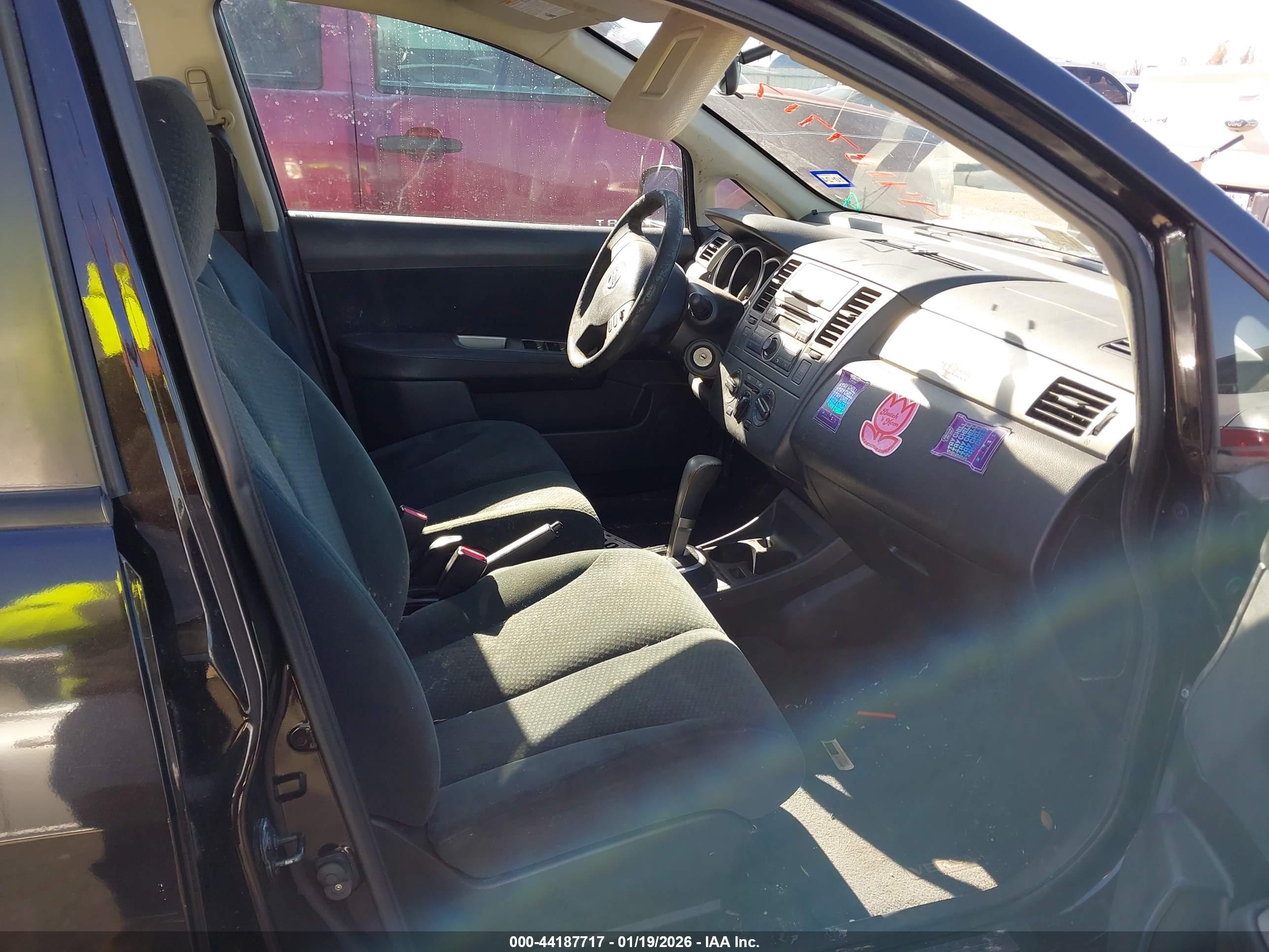 NISSAN VERSA image 5