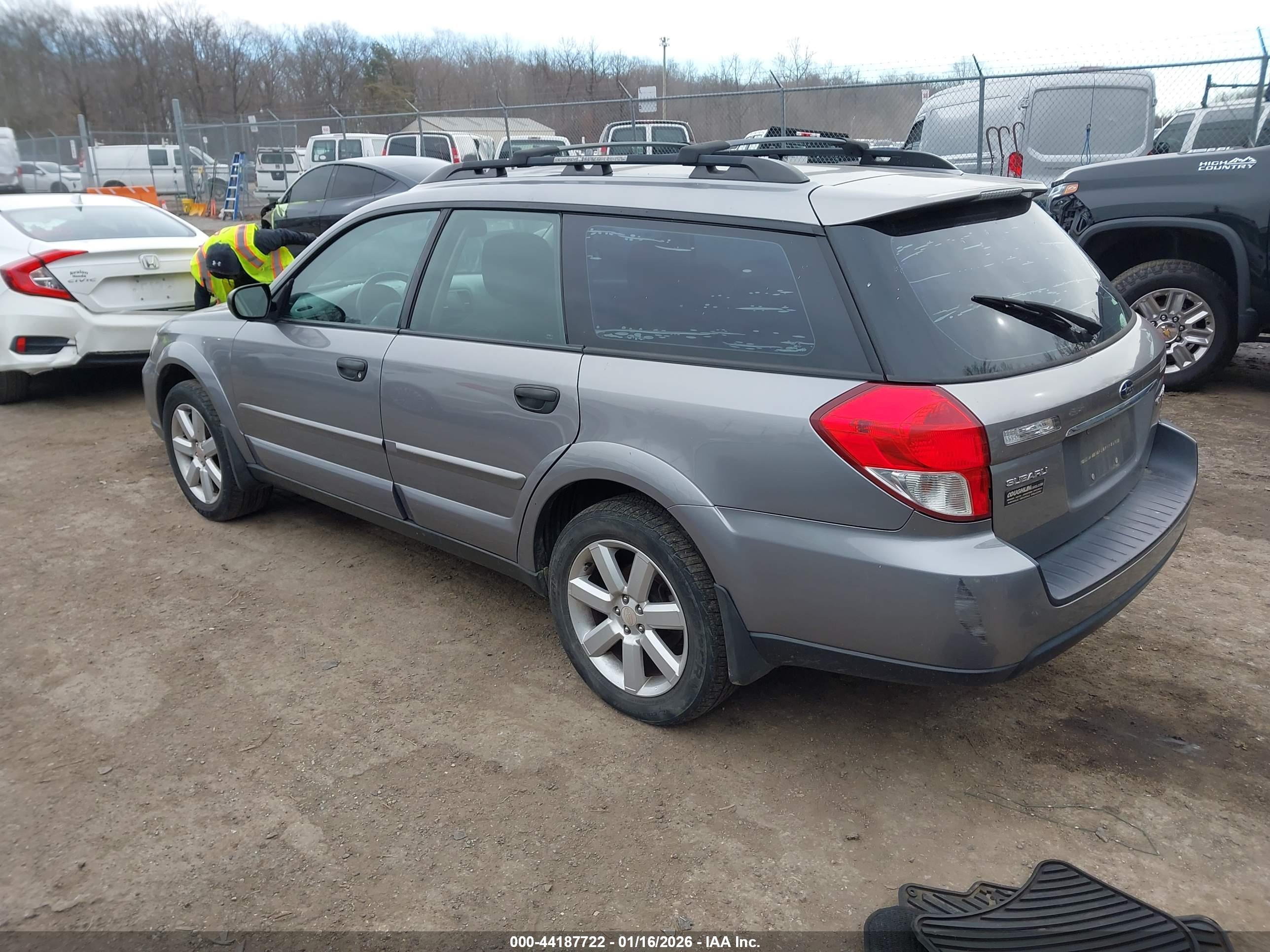 SUBARU OUTBACK image 3