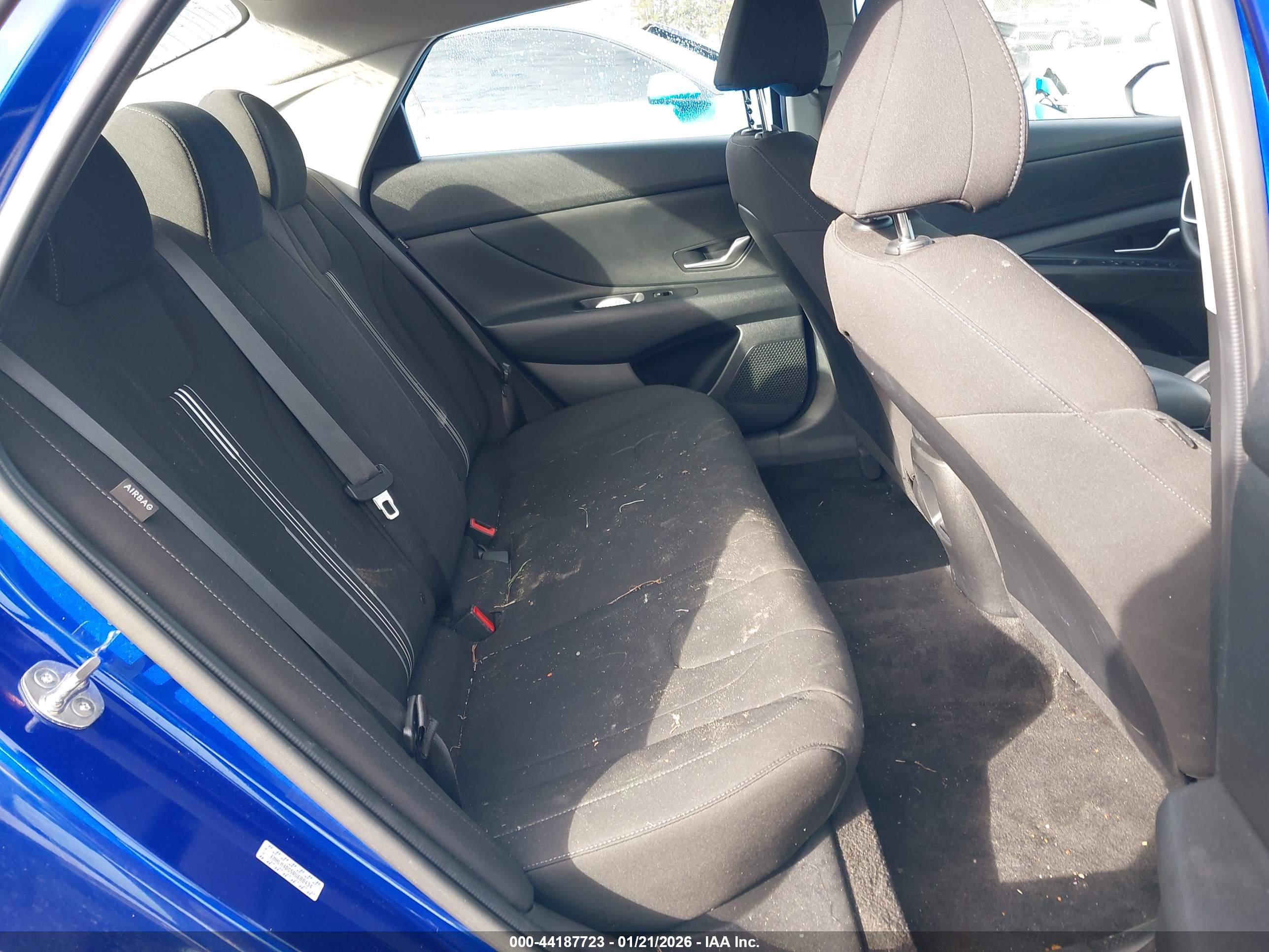 HYUNDAI ELANTRA image 8