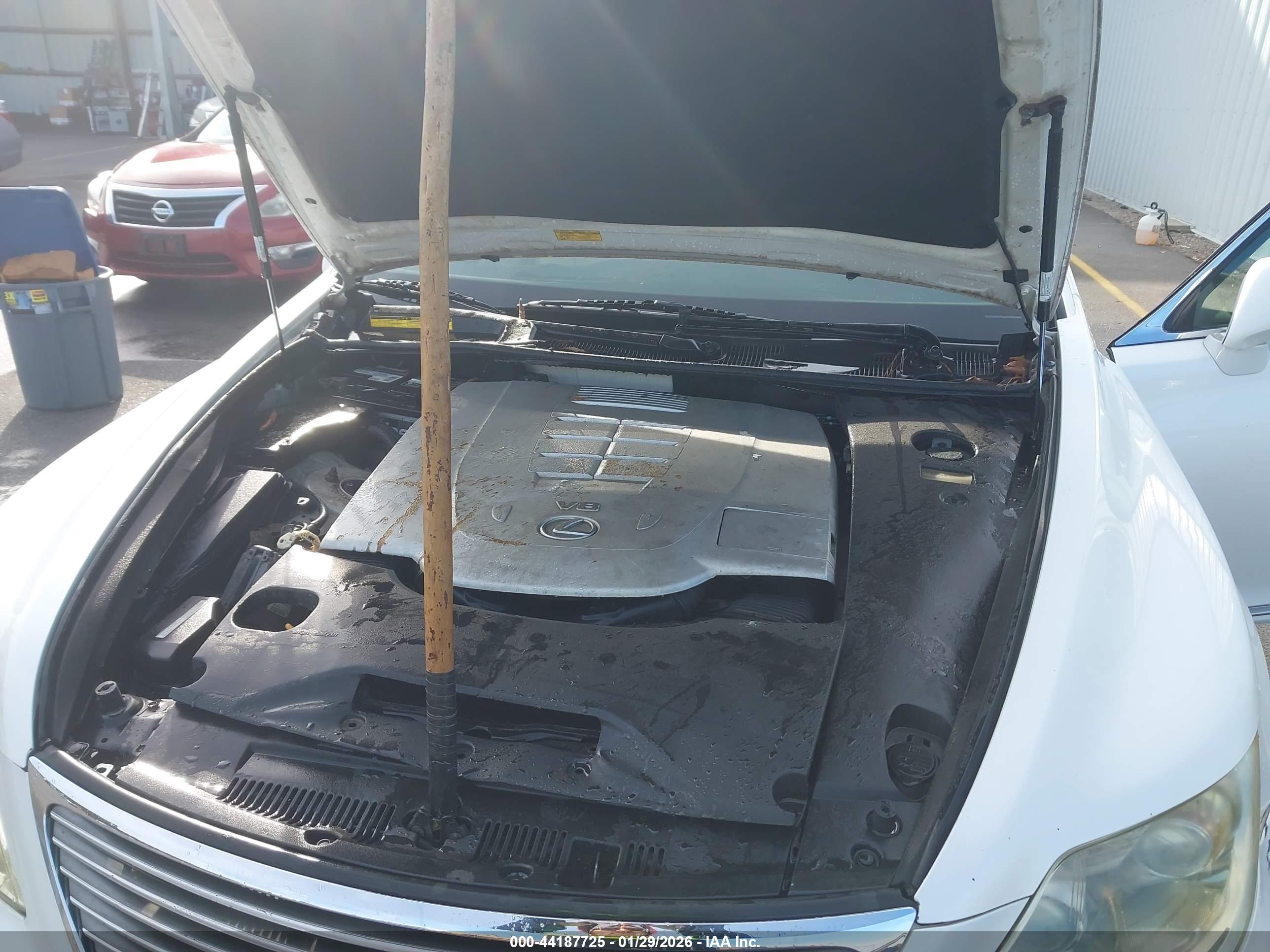 LEXUS LS image 10