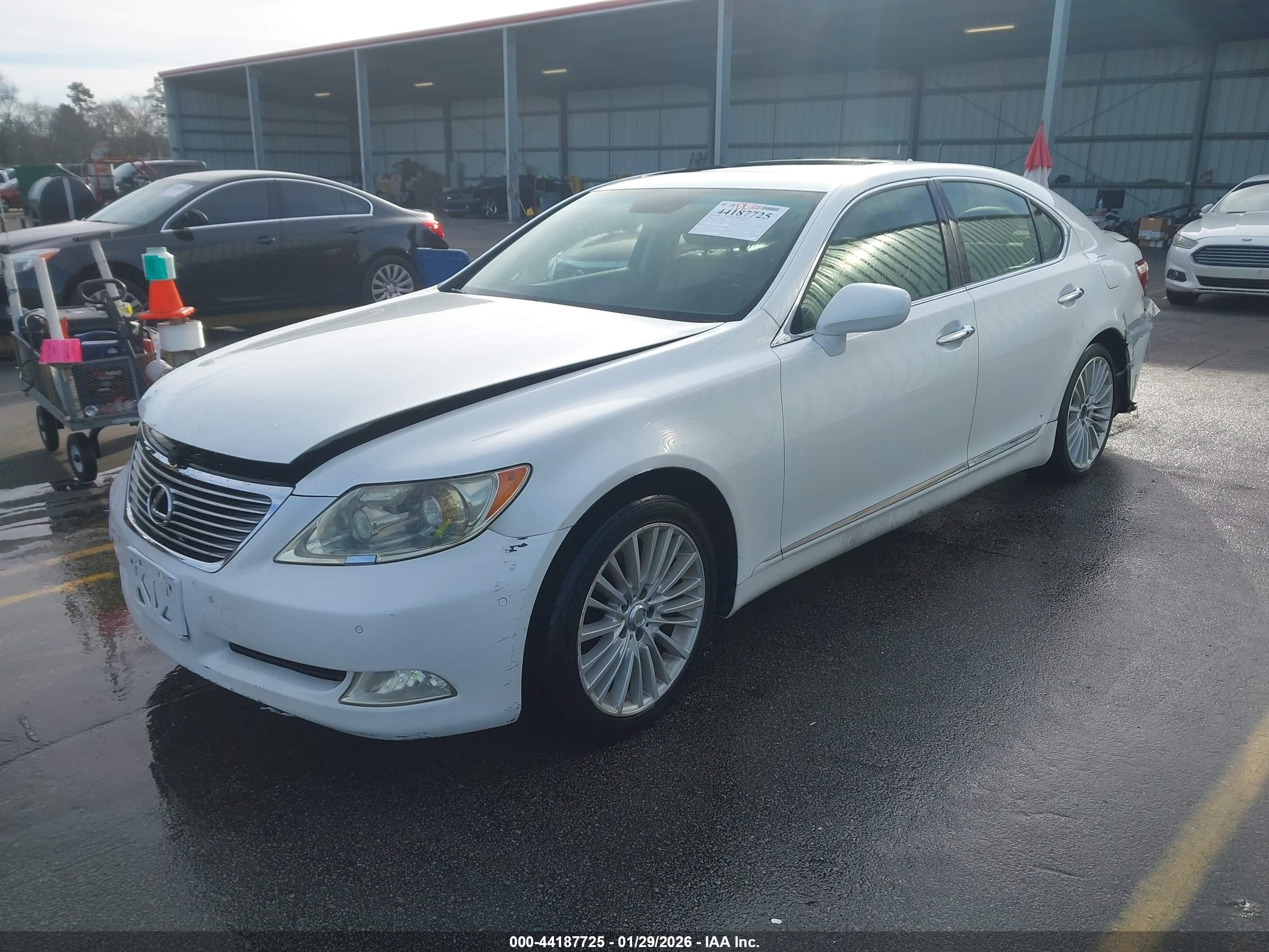 LEXUS LS image 2