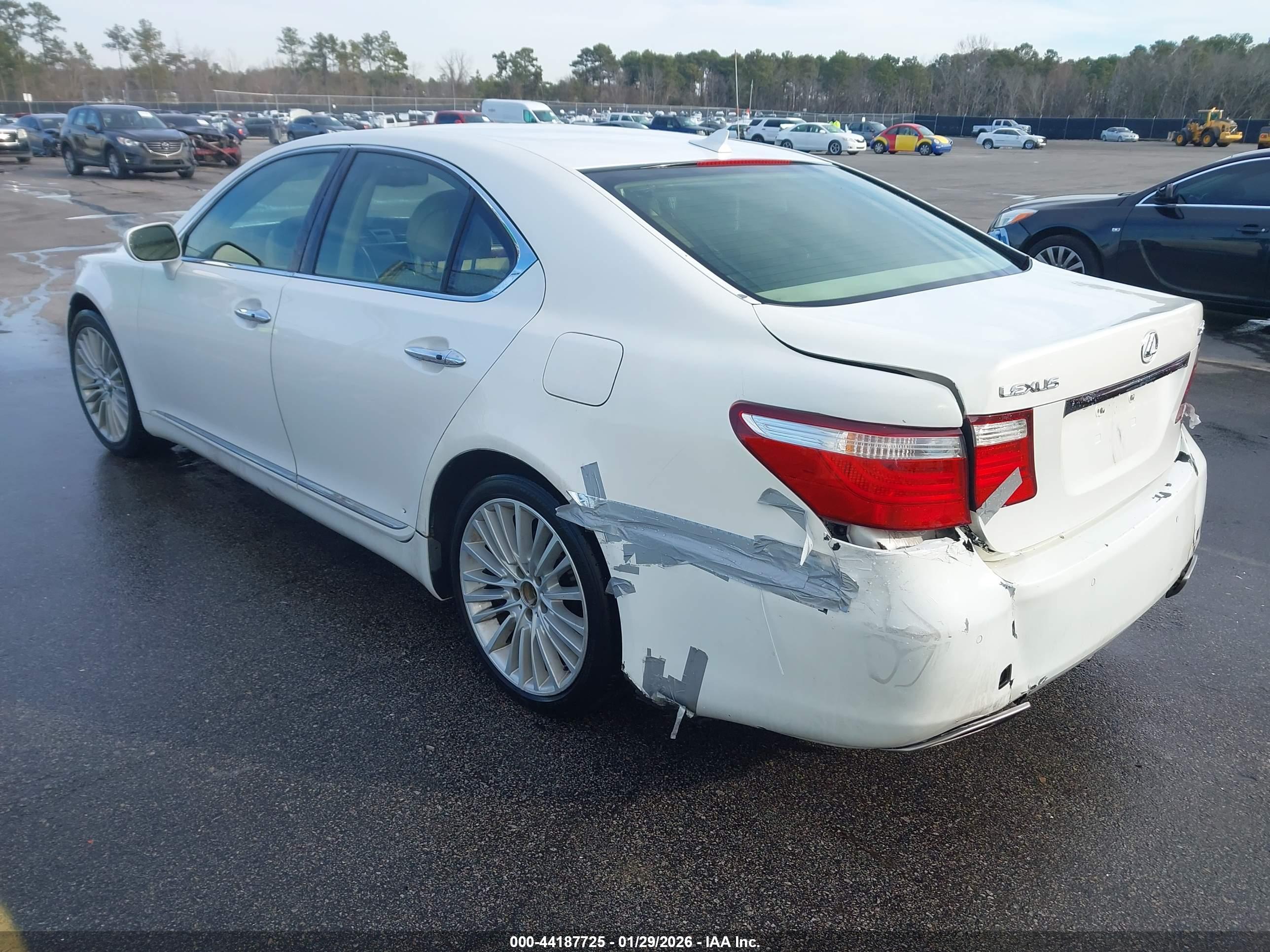 LEXUS LS image 3