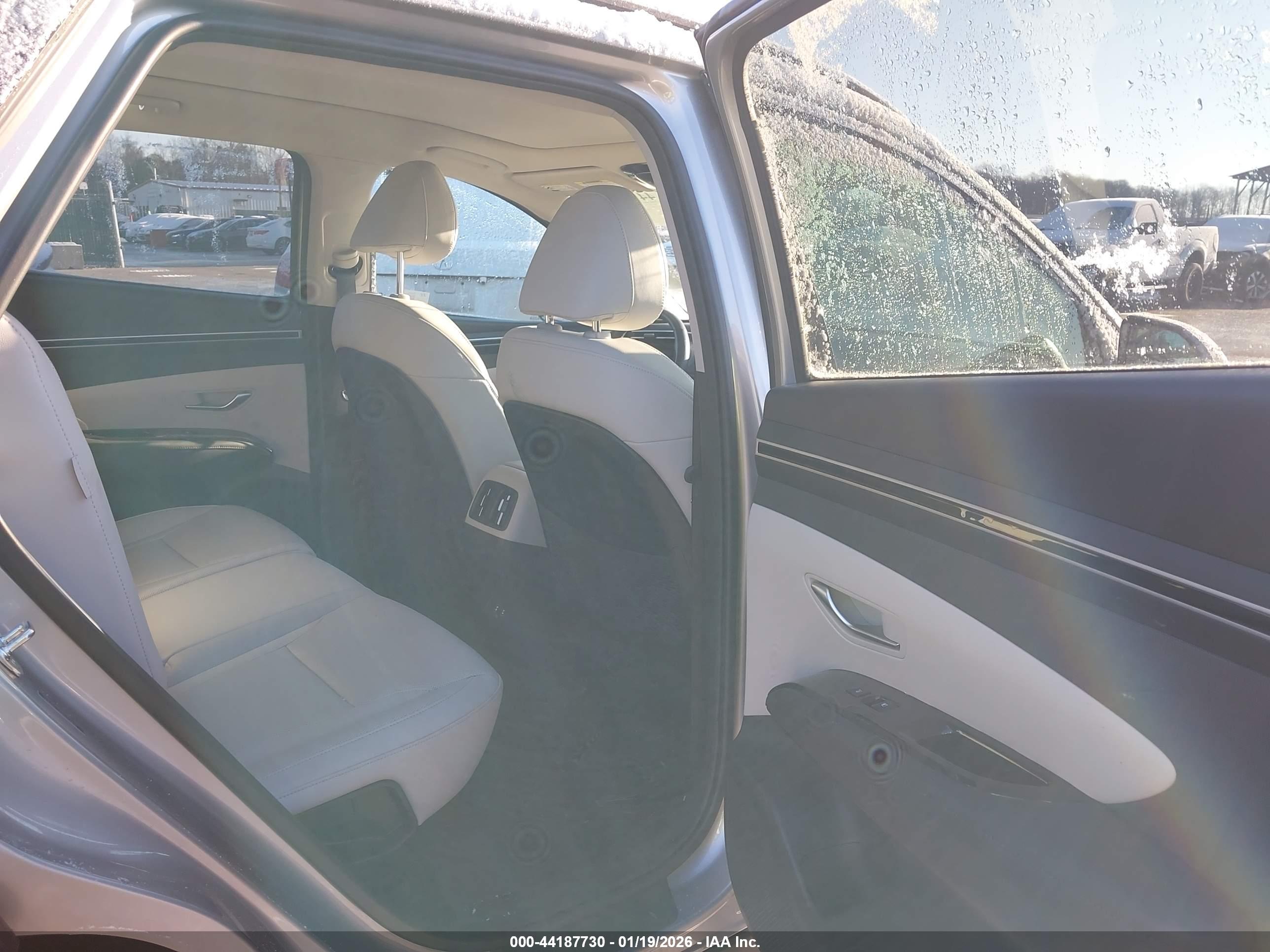 HYUNDAI TUCSON image 8