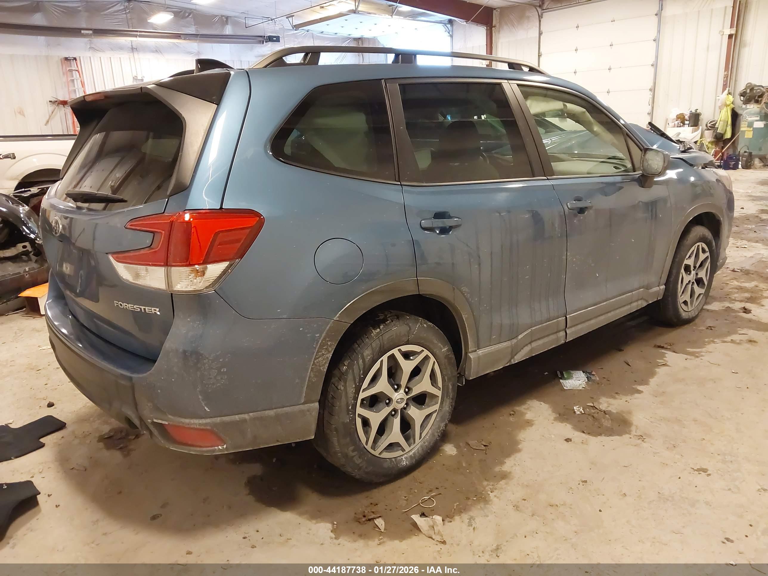 SUBARU FORESTER image 4