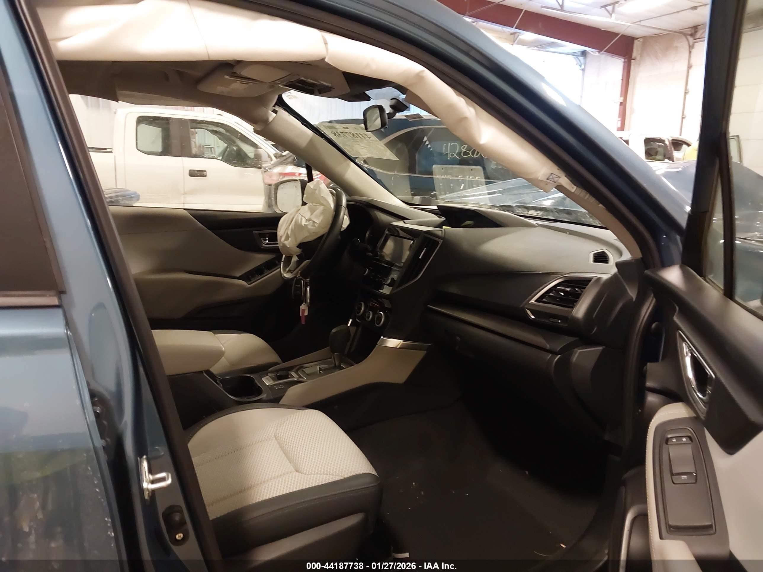 SUBARU FORESTER image 5