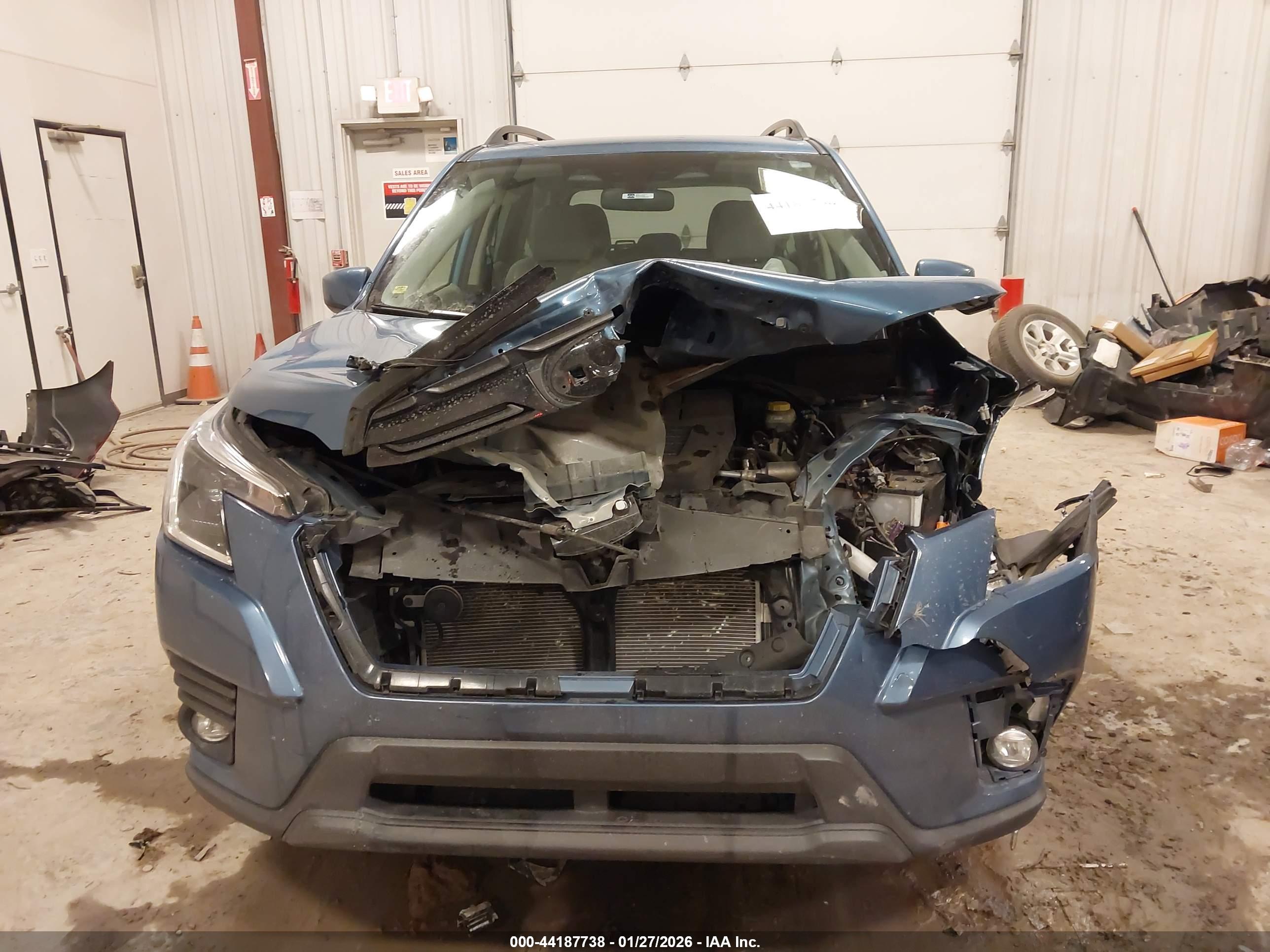SUBARU FORESTER image 6
