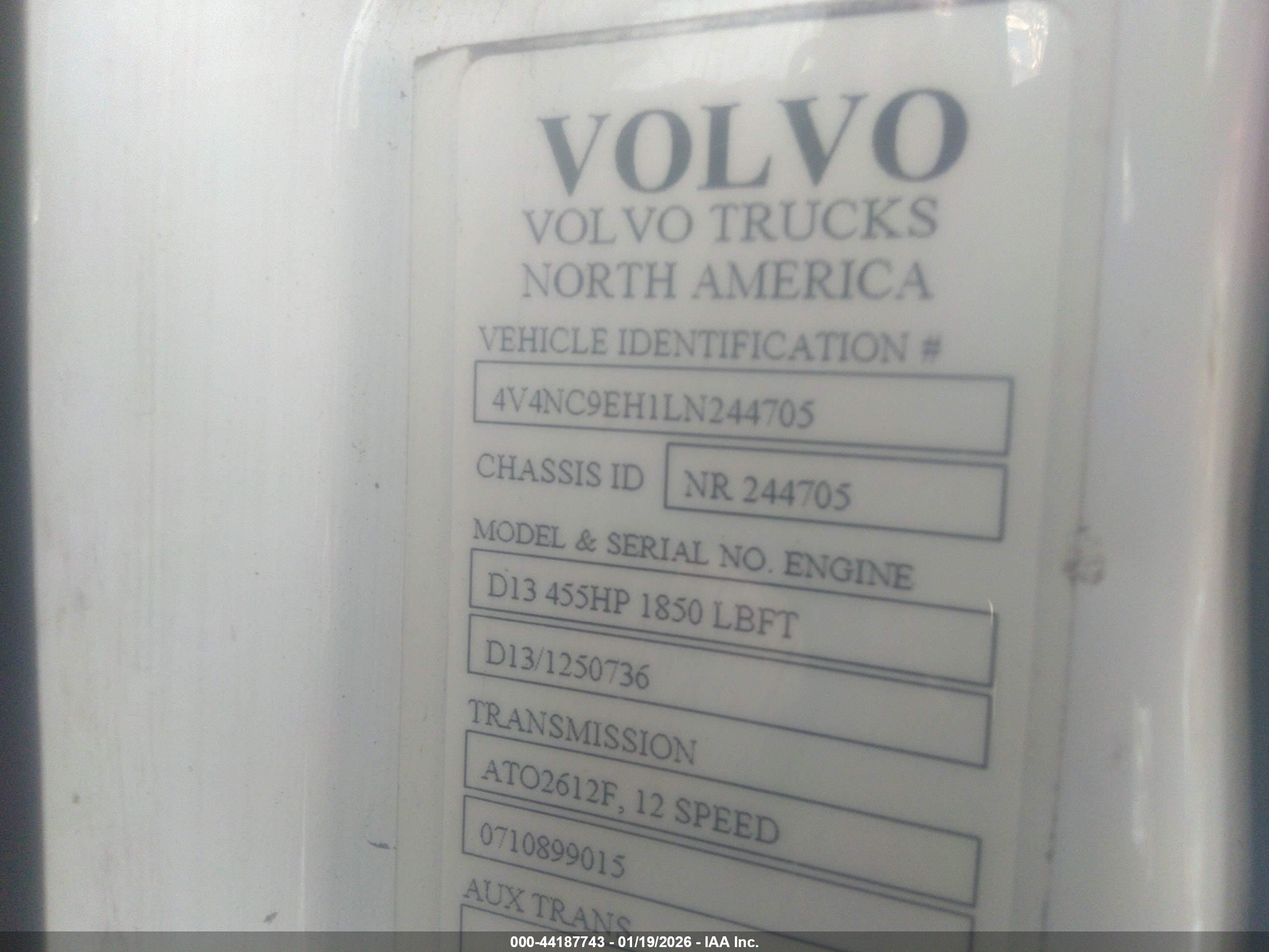 VOLVO VNL image 9