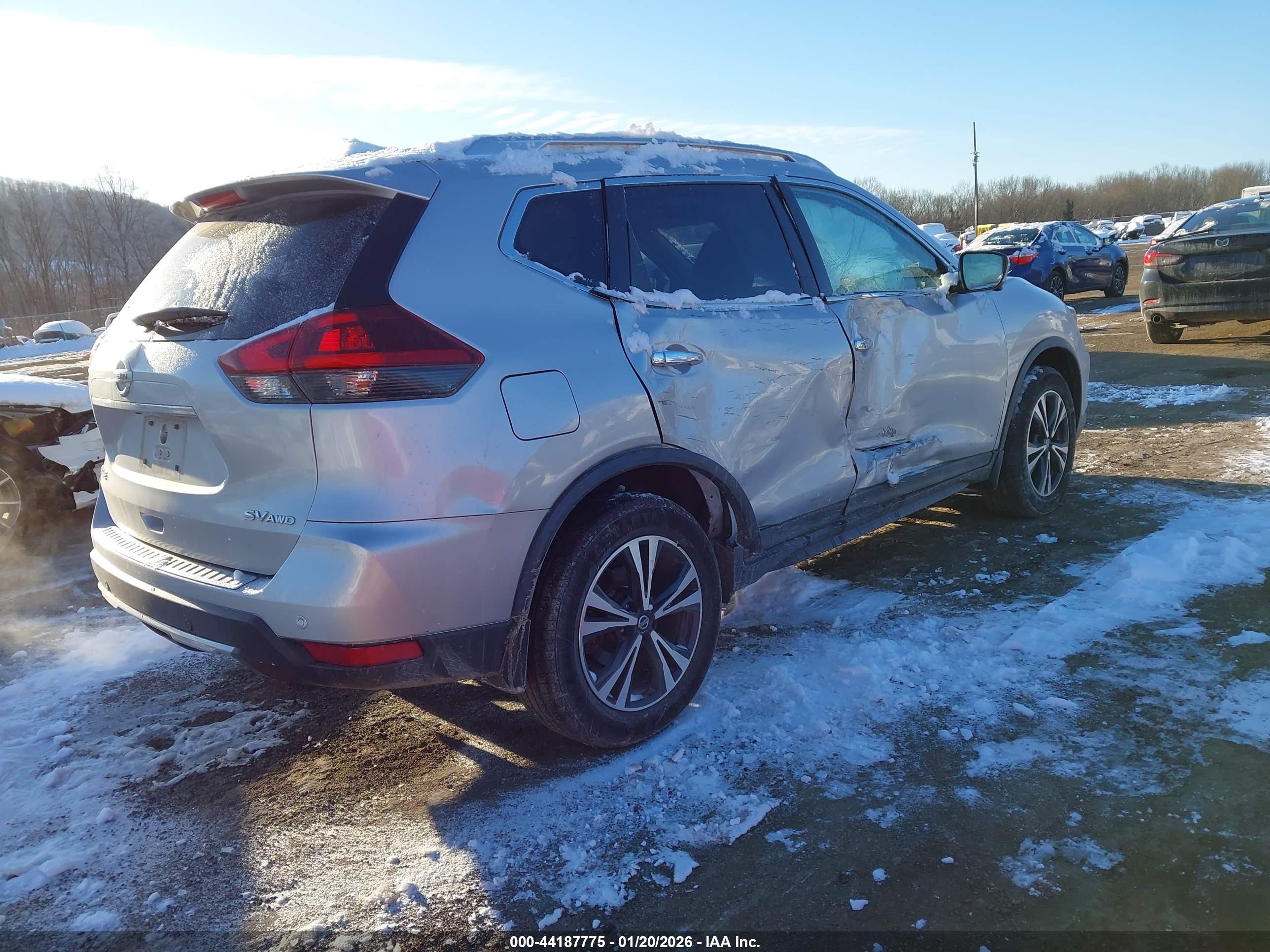 NISSAN ROGUE image 4