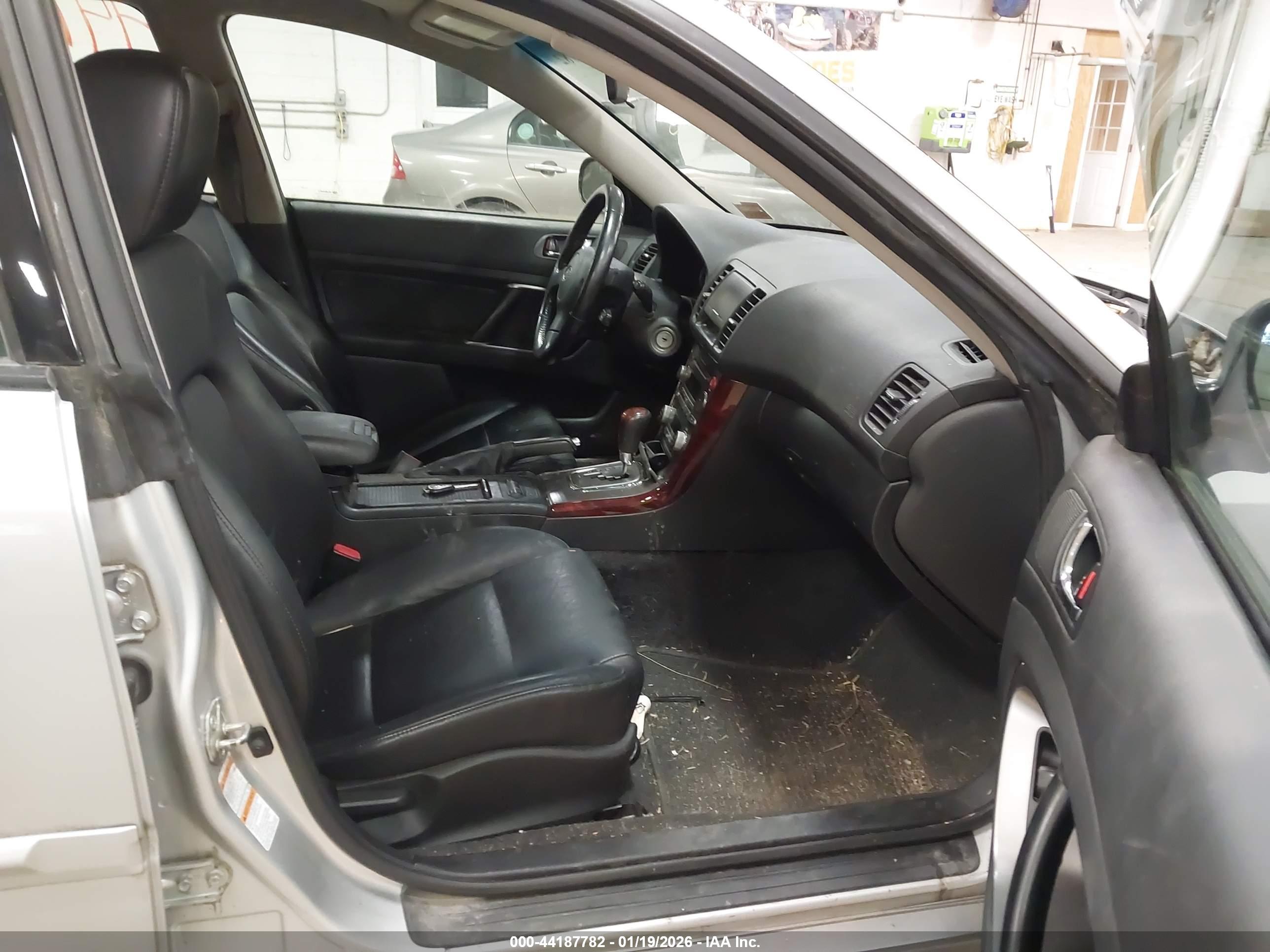 SUBARU OUTBACK image 5