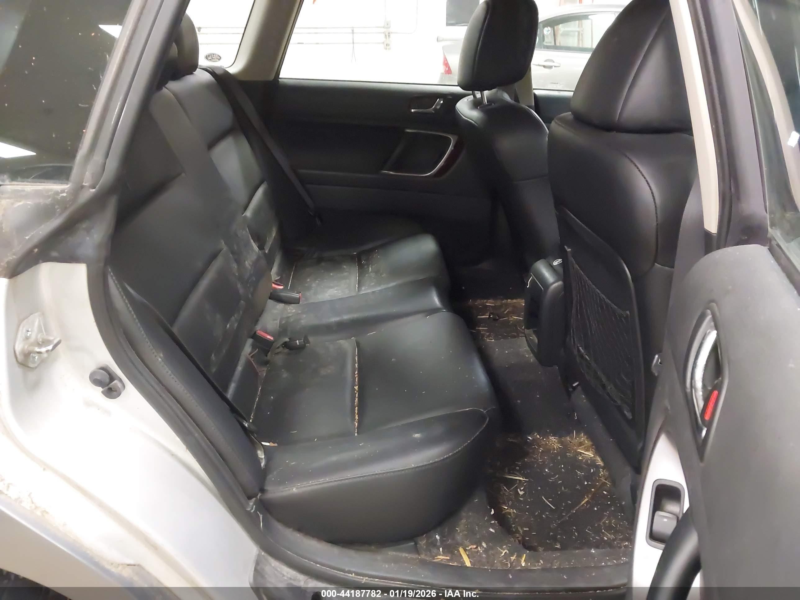 SUBARU OUTBACK image 8