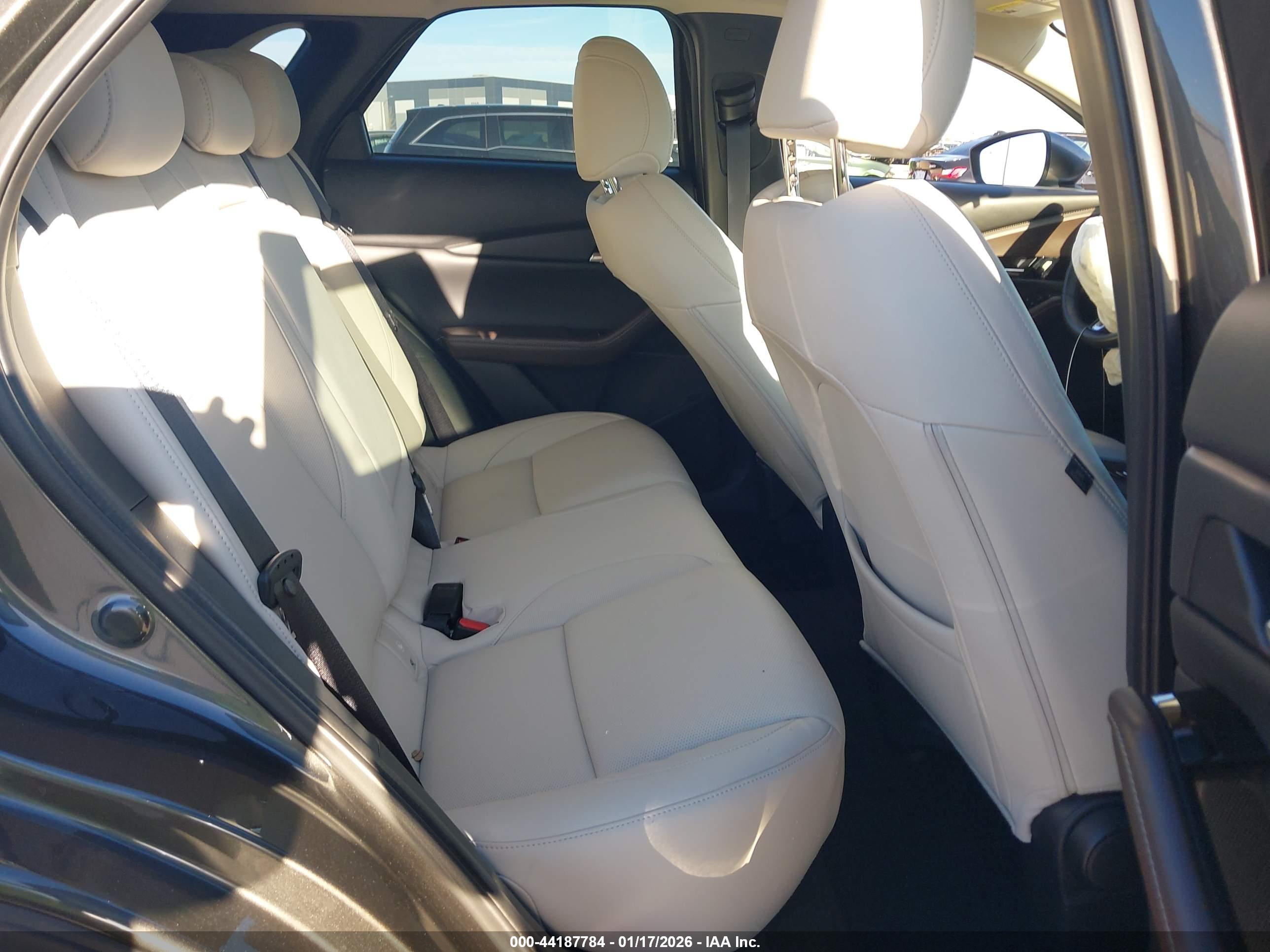 MAZDA CX-30 image 8