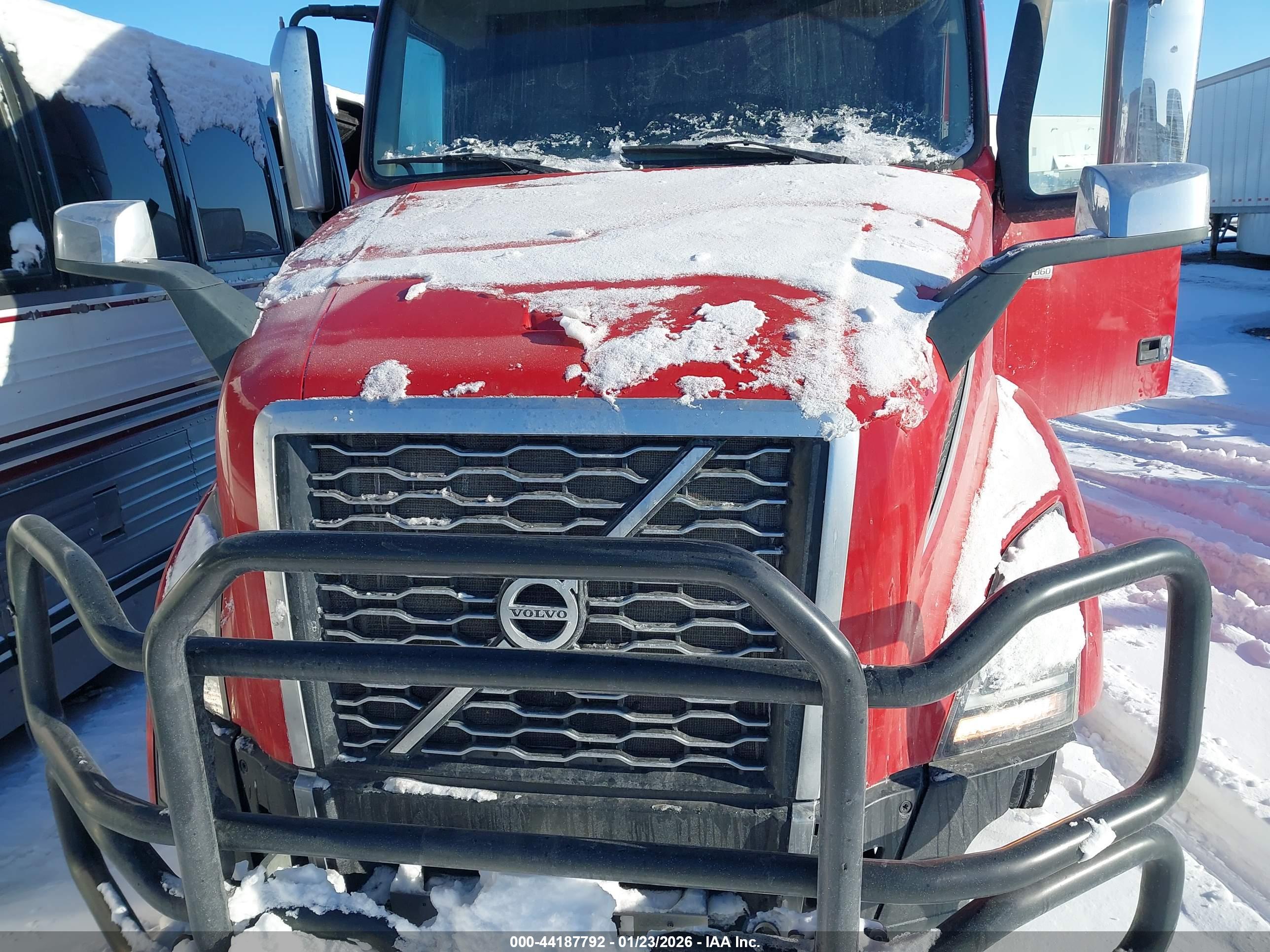 VOLVO VNL image 10