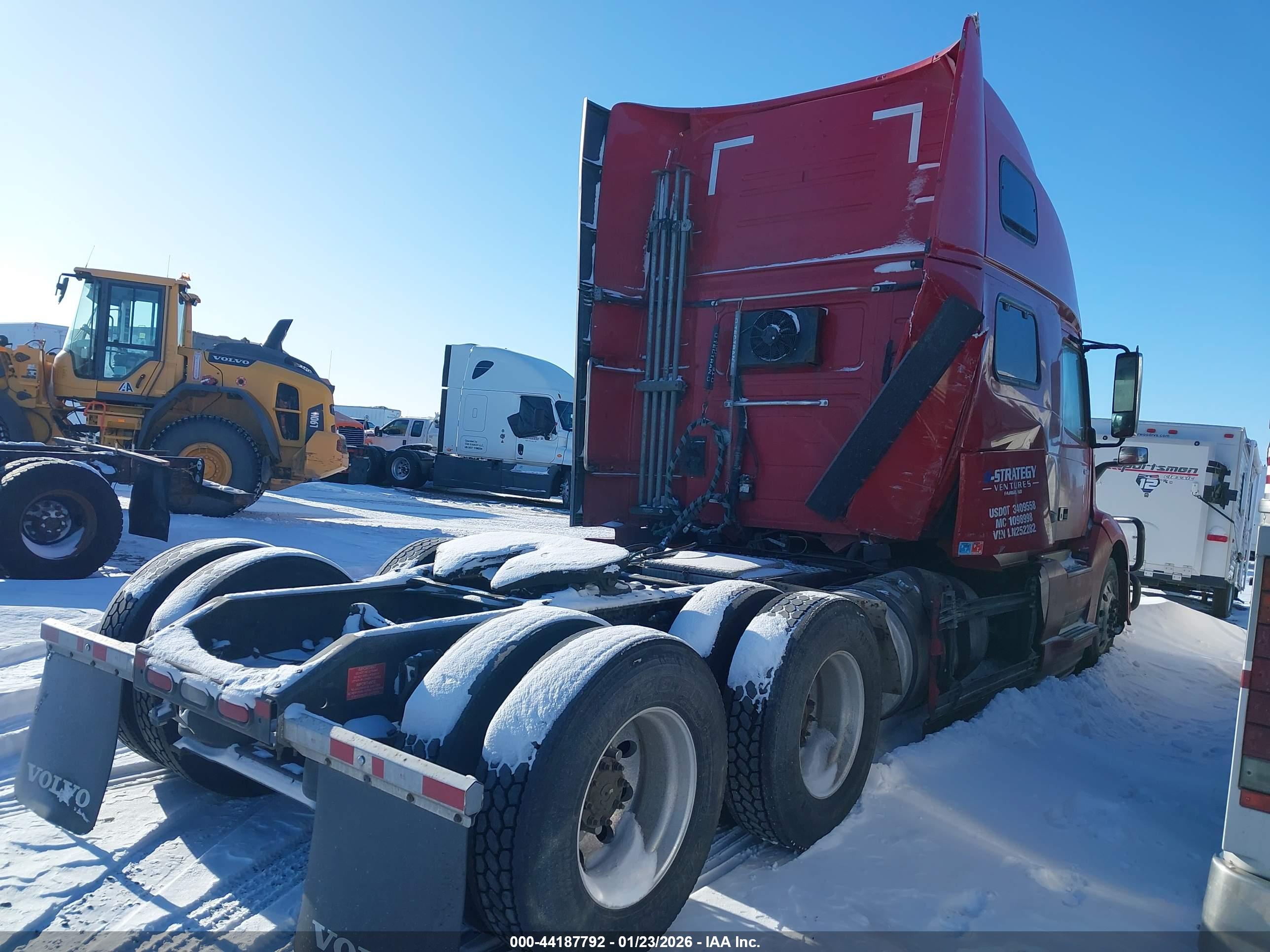 VOLVO VNL image 4