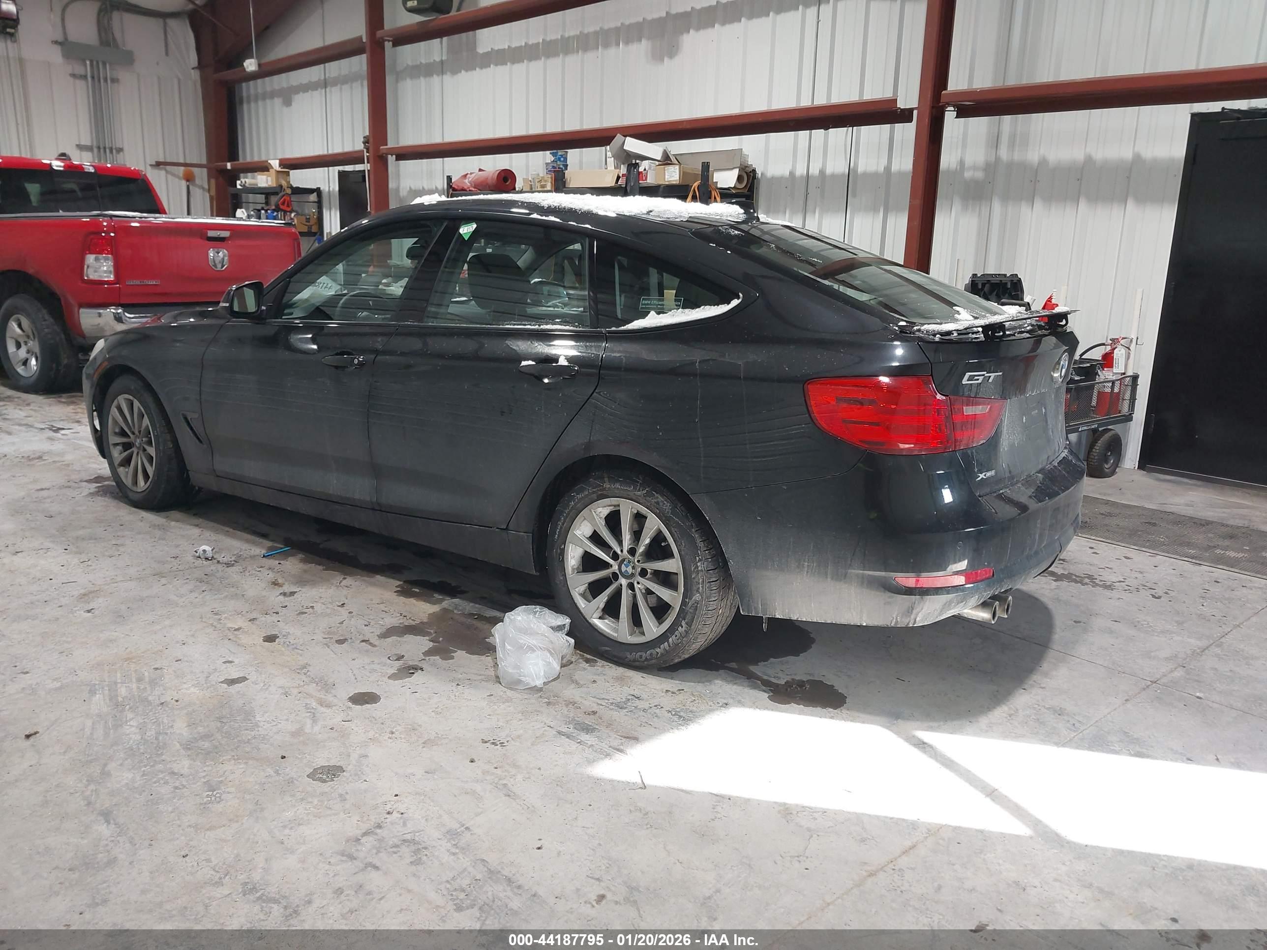 BMW 328I image 3