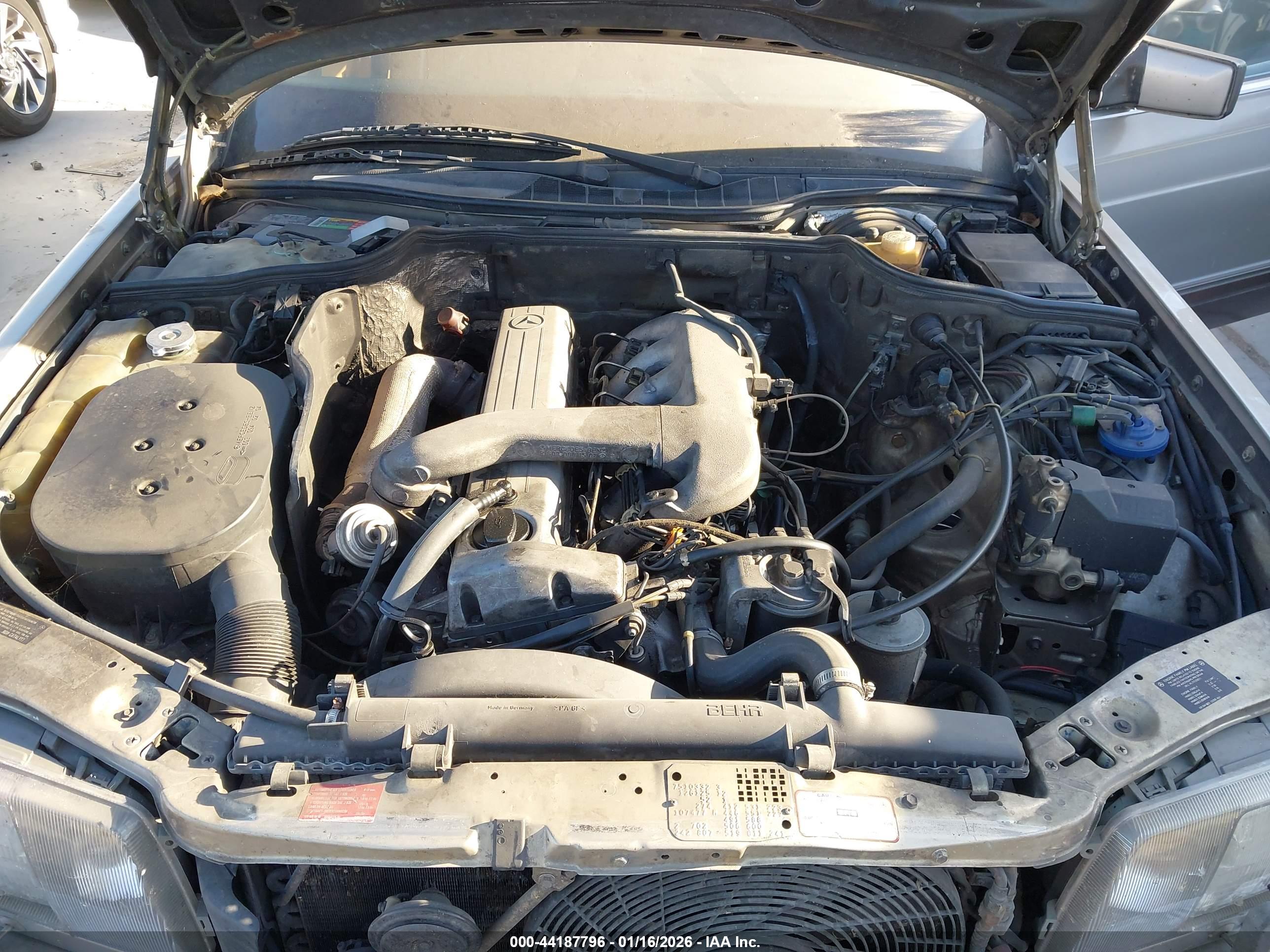 MERCEDES-BENZ 300 image 10