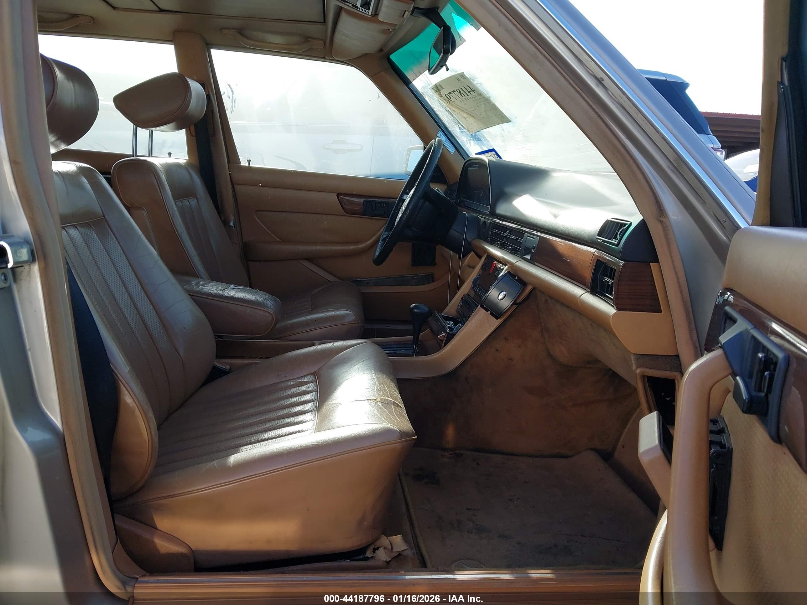 MERCEDES-BENZ 300 image 5