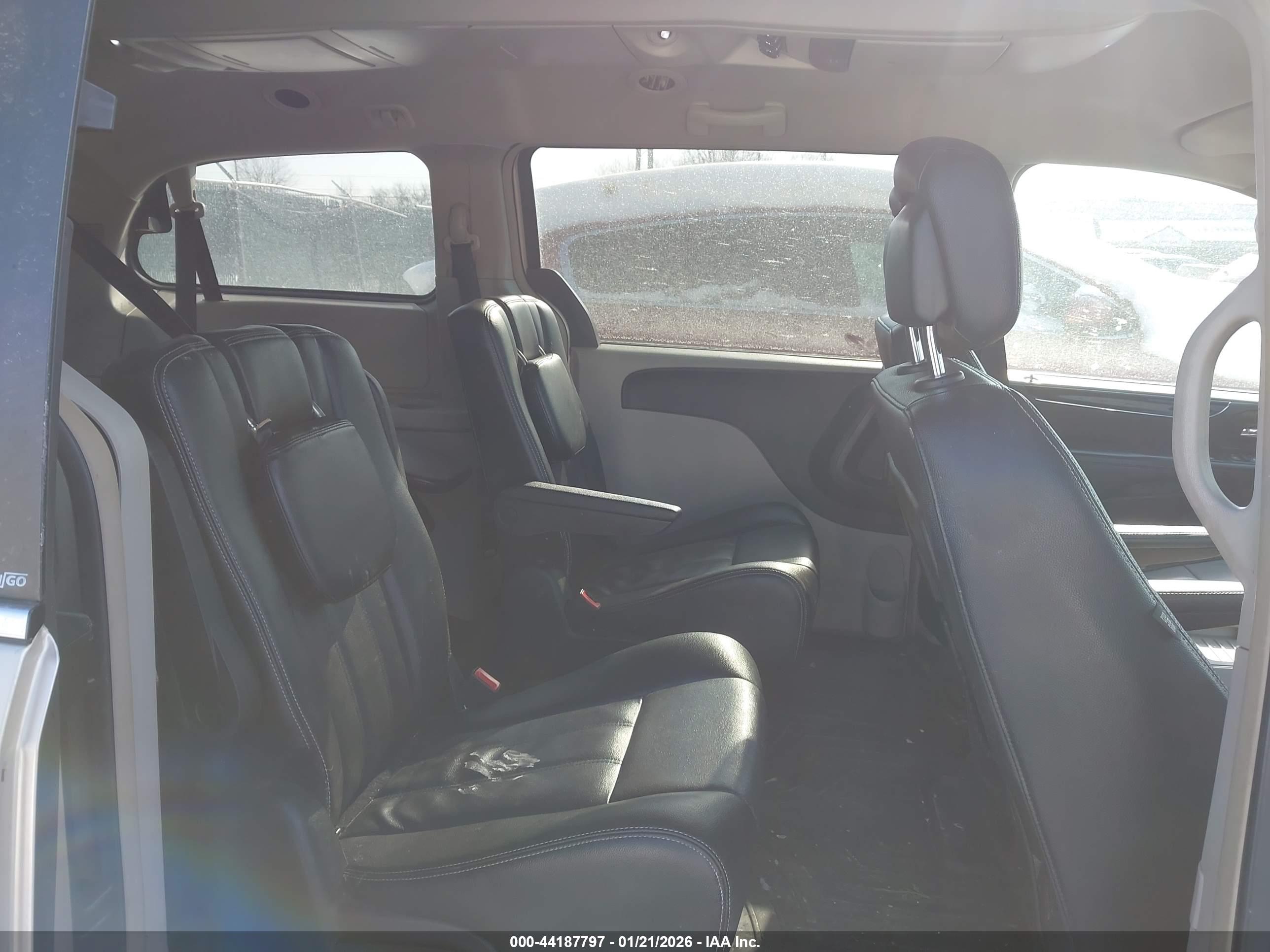 CHRYSLER TOWN image 8