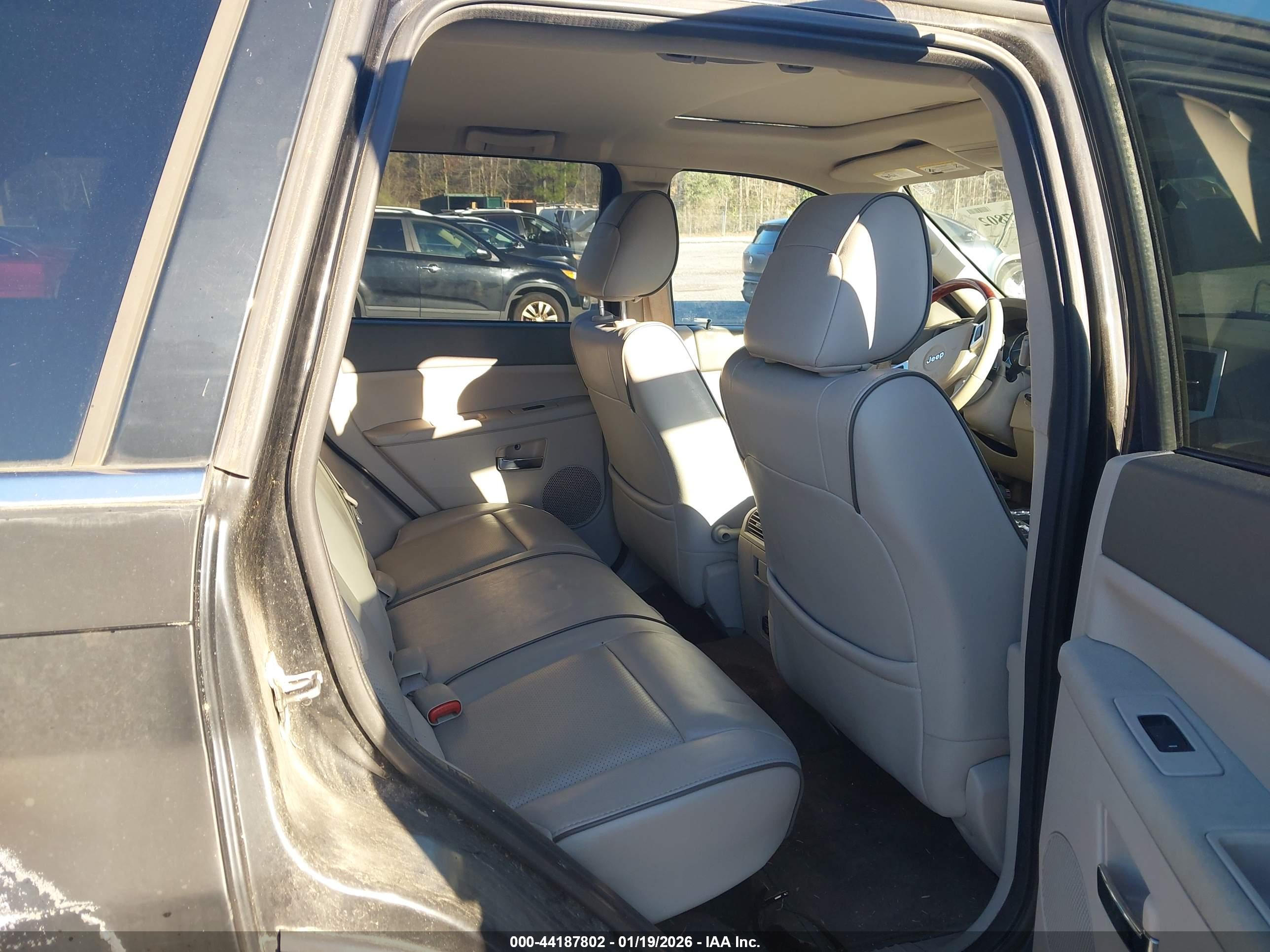 JEEP GRAND image 8