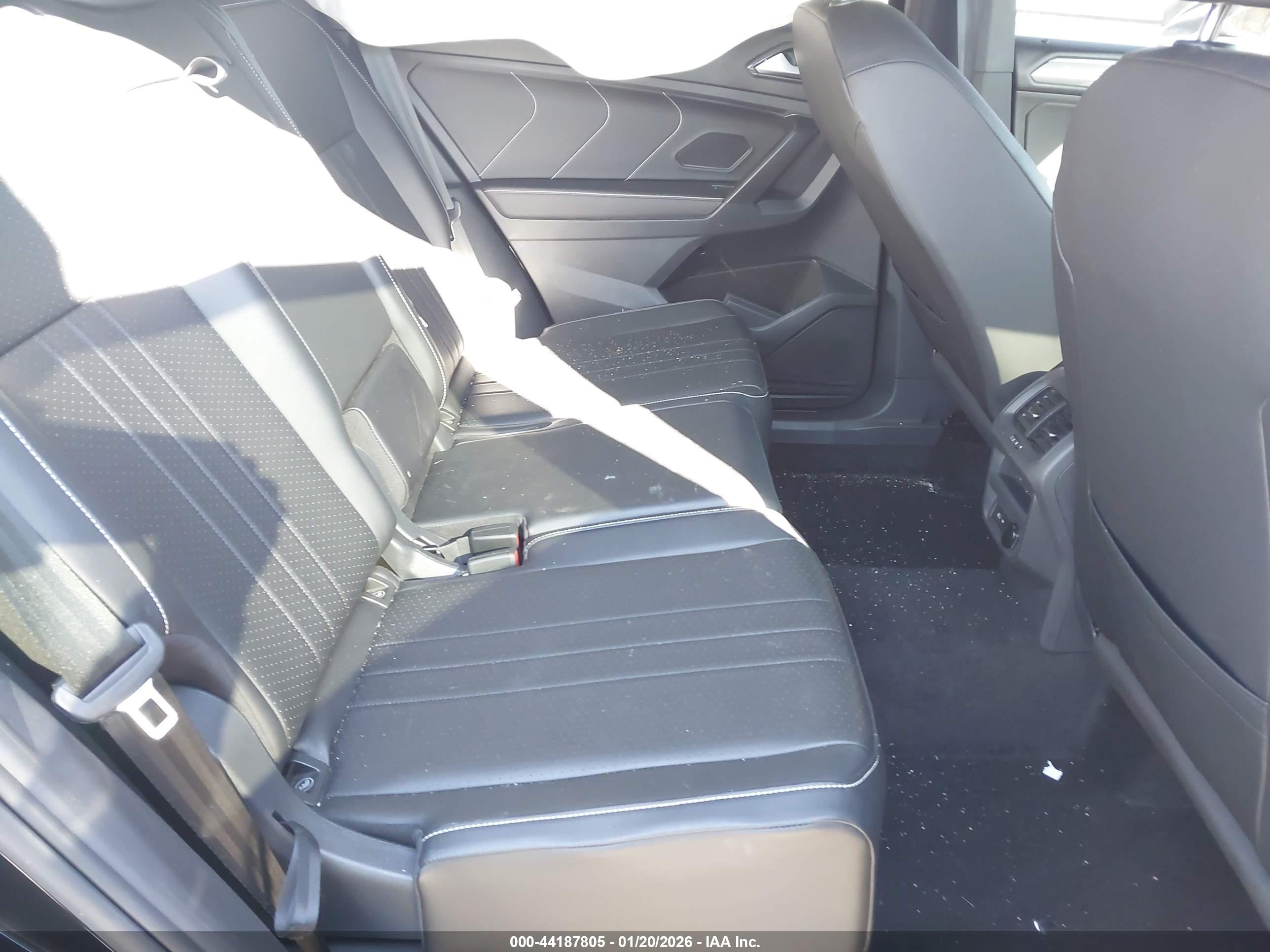VOLKSWAGEN TIGUAN image 8