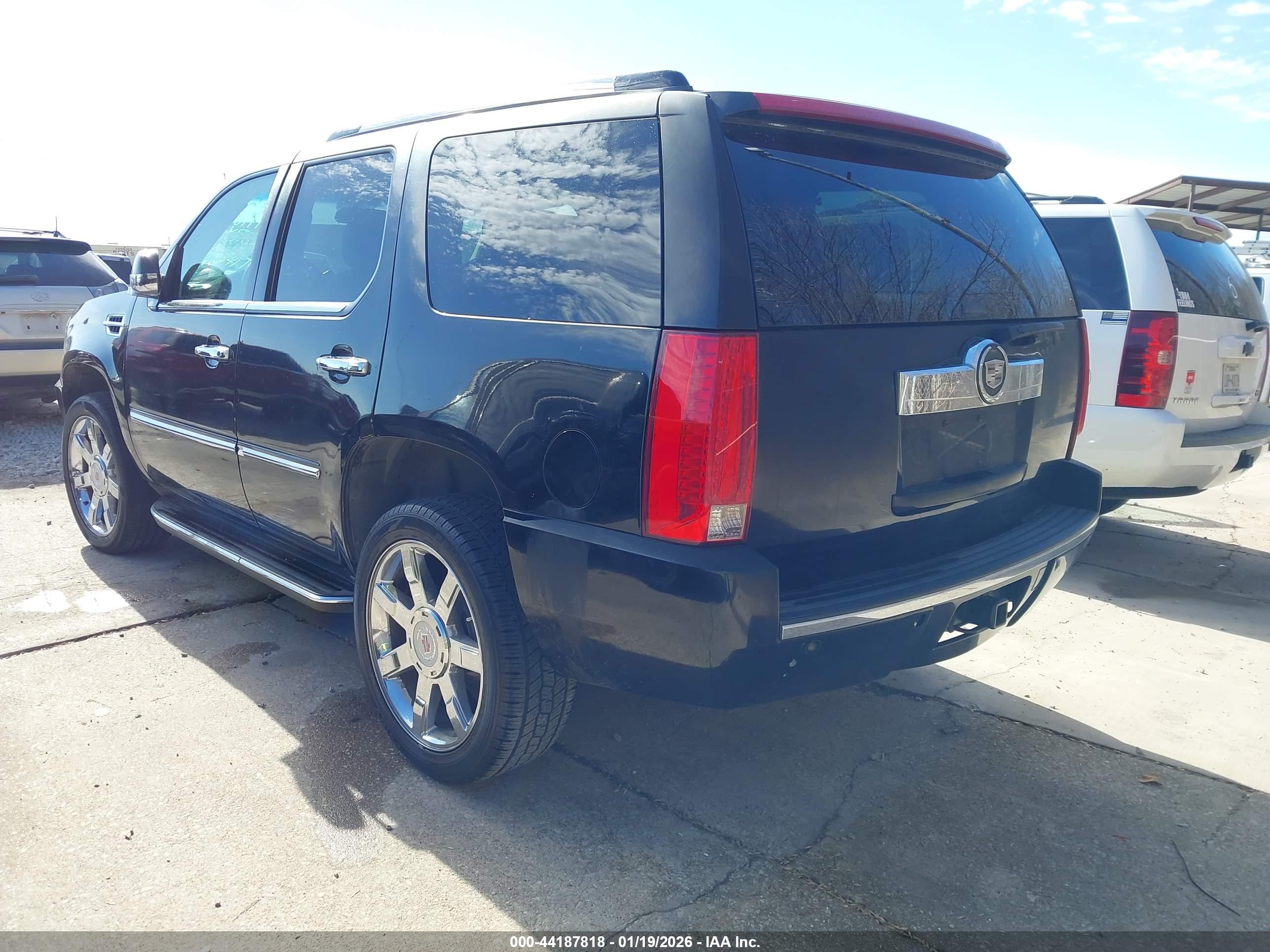CADILLAC ESCALADE image 3